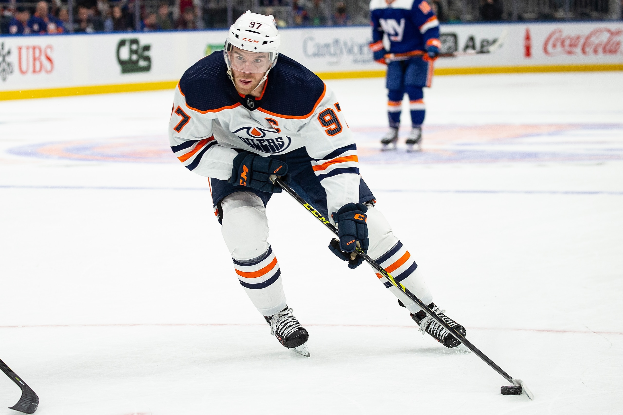 ELMONT, NEW YORK - JANUARY 01: Connor McDavid #97 of the Edmonton Oilers plays the puck against the New York Islanders at UBS Arena on January 01, 2022 in Elmont, New York. (Photo by Michelle Farsi/NHLI via Getty Images) ELMONT, NEW YORK - JANUARY 01: Connor McDavid #97 of the Edmonton Oilers plays the puck against the New York Islanders at UBS Arena on January 01, 2022 in Elmont, New York. (Photo by Michelle Farsi/NHLI via Getty Images)