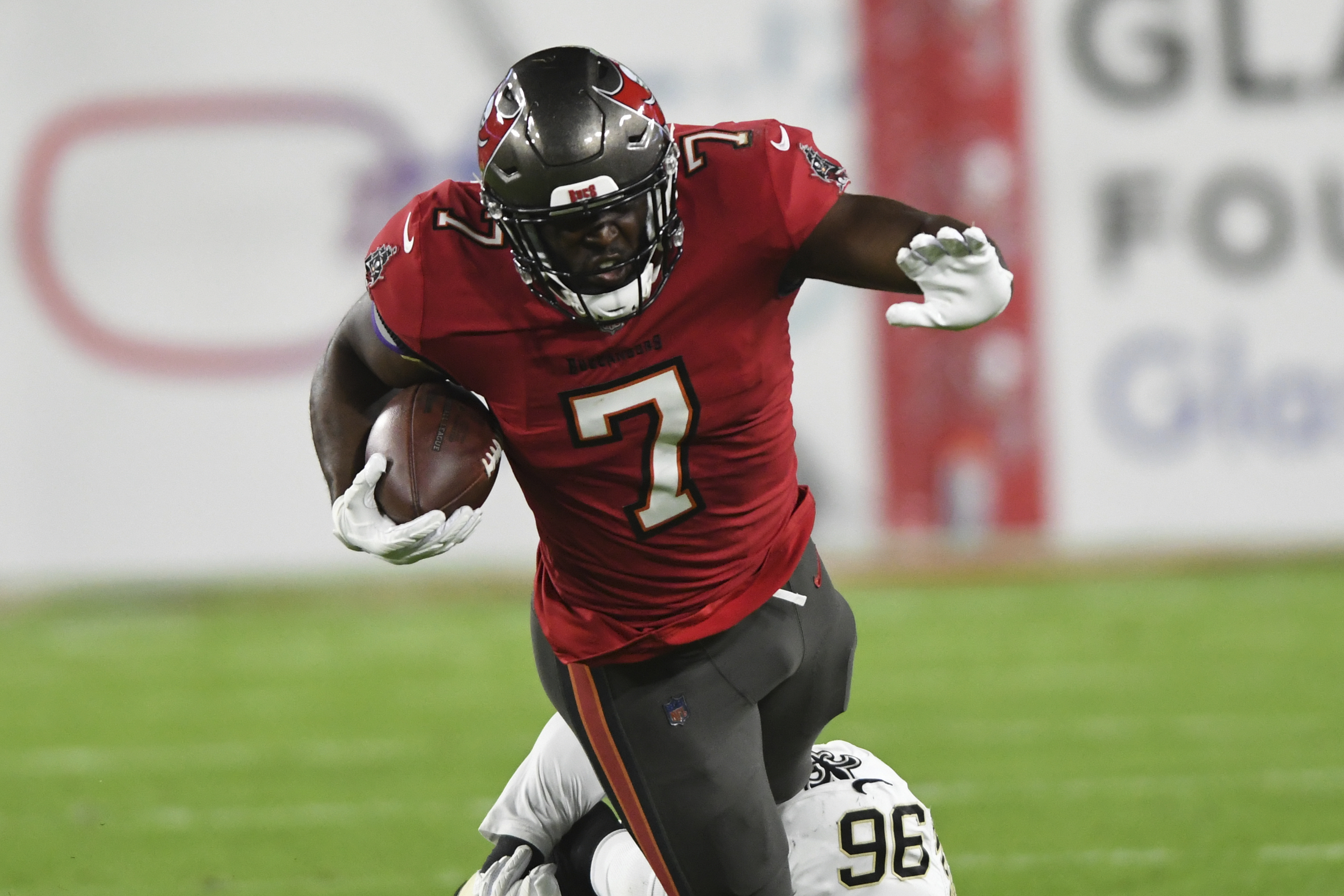 Report: Bucs 'Very Optimistic' Leonard Fournette Returns from Injury for Playoff..