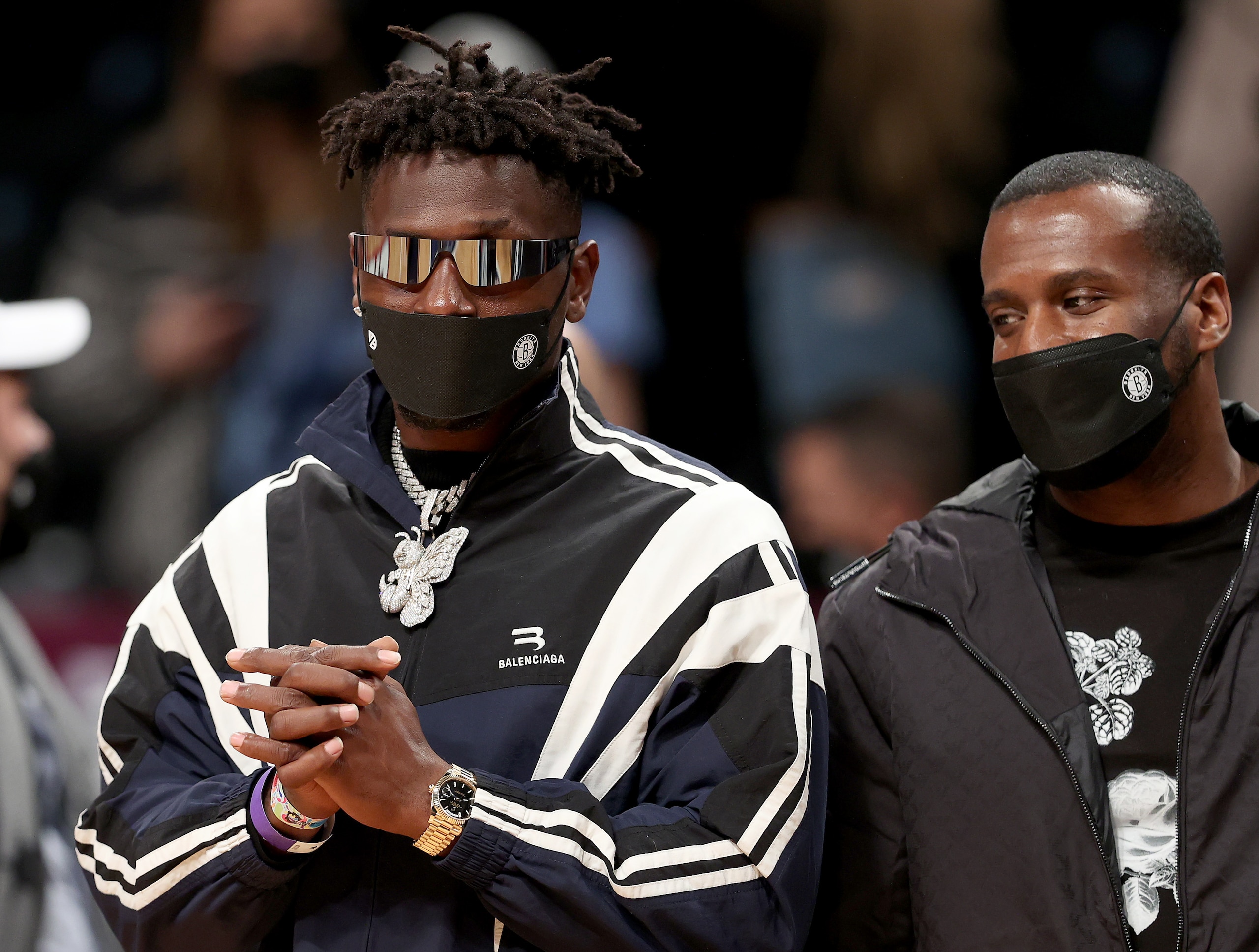 NEW YORK, NEW YORK - JANUARY 03: Former Tampa Bay Buccaneers receiver Antonio Brown attends the game between the Brooklyn Nets and the Memphis Grizzlies in the second half at Barclays Center on January 03, 2022 in the Brooklyn borough of New York City. The Memphis Grizzlies defeated the Brooklyn Nets 118-104.NOTE TO USER: User expressly acknowledges and agrees that, by downloading and or using this photograph, User is consenting to the terms and conditions of the Getty Images License Agreement. (Photo by Elsa/Getty Images)