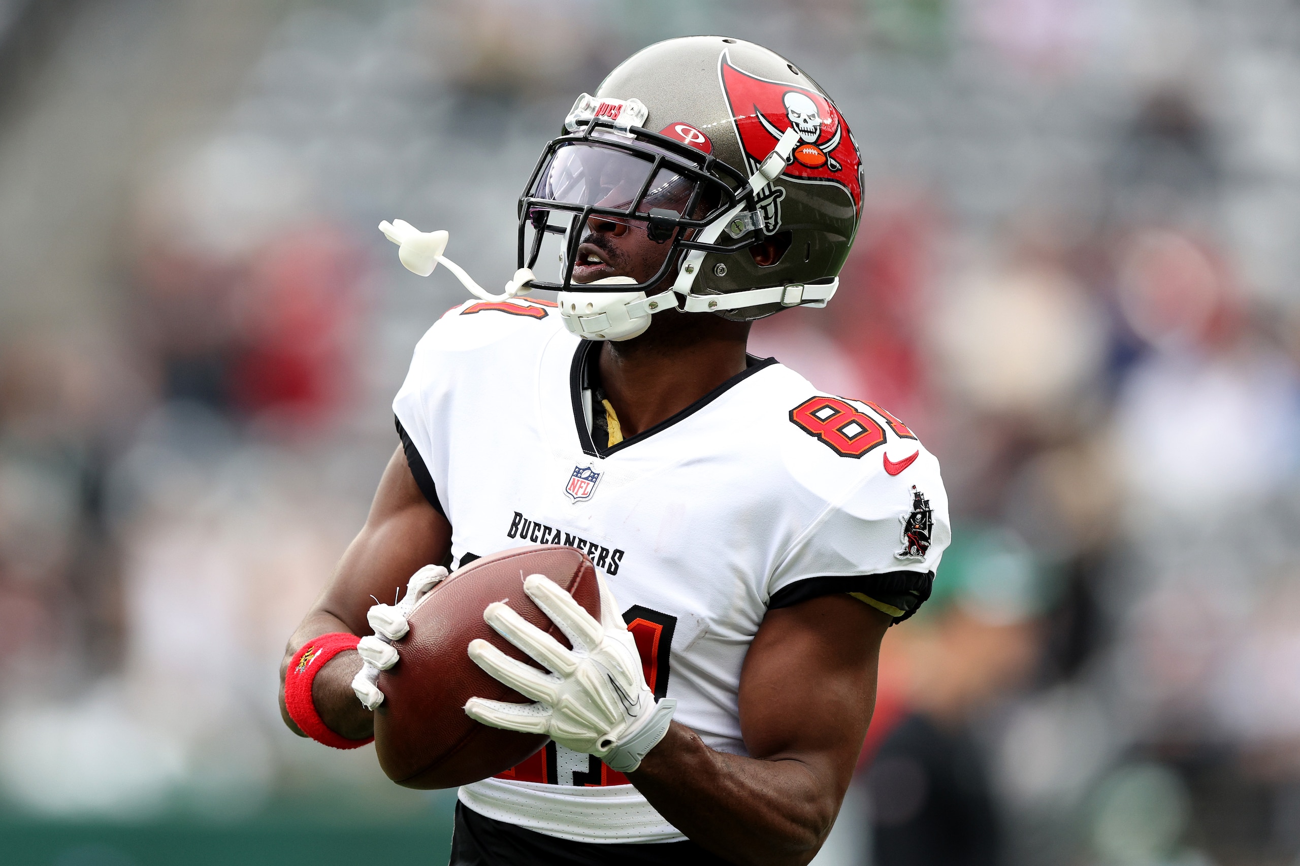EAST RUTHERFORD, NEW JERSEY - JANUARY 02:  Antonio Brown #81 of the Tampa Bay Buccaneers warms up prior to the game against the New York Jets at MetLife Stadium on January 02, 2022 in East Rutherford, New Jersey. (Photo by Elsa/Getty Images)