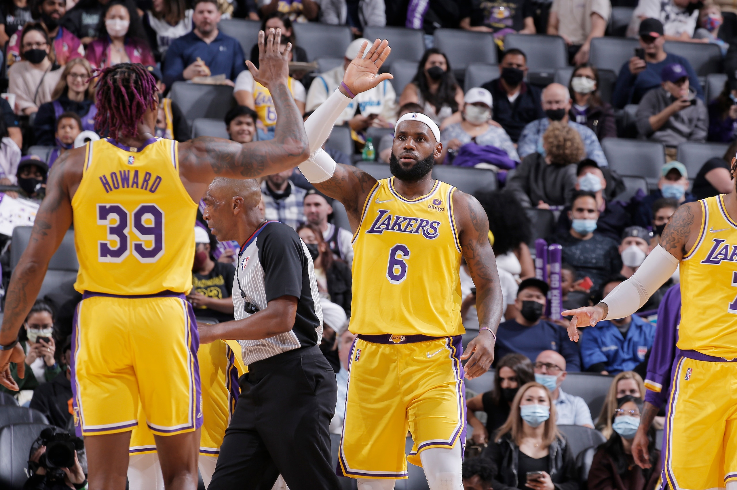 SACRAMENTO, CA - OCTOBER 14: Dwight Howard #39 and LeBron James #23 of the Los Angeles Lakers high five during the game against the Sacramento Kings on October 14, 2021 at Golden 1 Center in Sacramento, California. NOTE TO USER: User expressly acknowledges and agrees that, by downloading and or using this photograph, User is consenting to the terms and conditions of the Getty Images Agreement. Mandatory Copyright Notice: Copyright 2021 NBAE (Photo by Rocky Widner/NBAE via Getty Images)