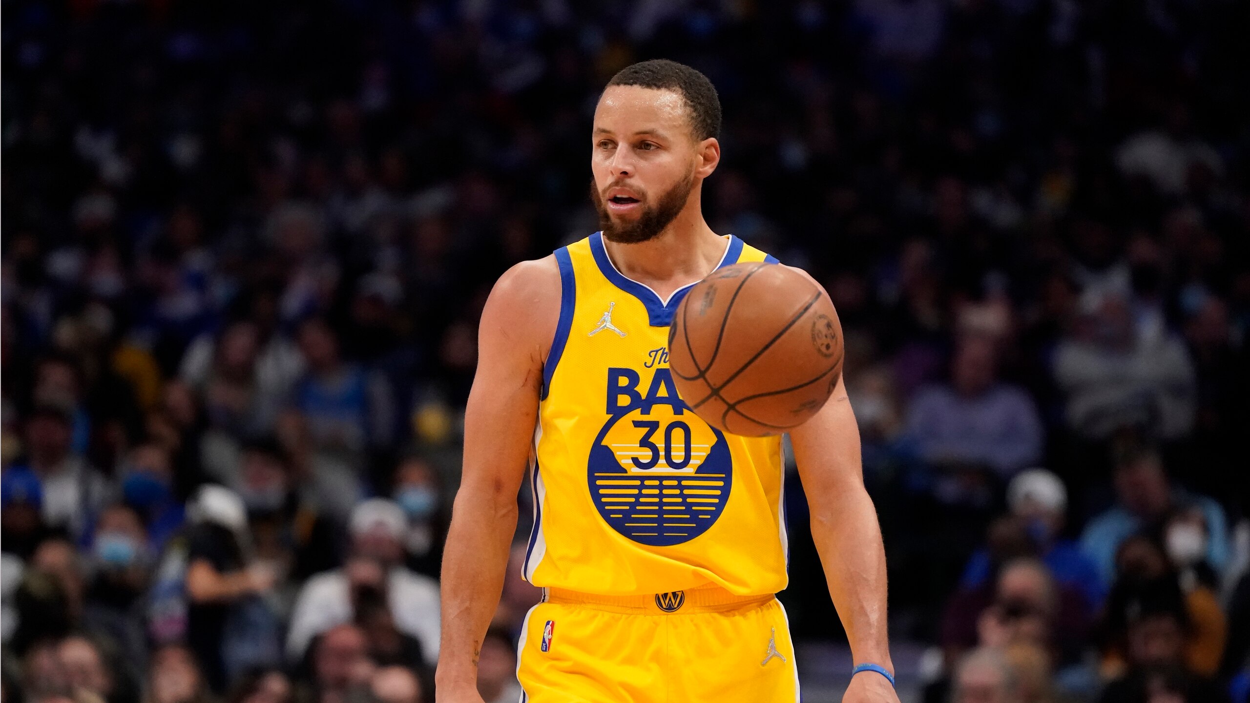Golden State Warriors guard Stephen Curry (30) looks up court during the second half of an NBA basketball game against the Dallas Mavericks in Dallas, Wednesday, Jan. 5, 2022. (AP Photo/LM Otero)
