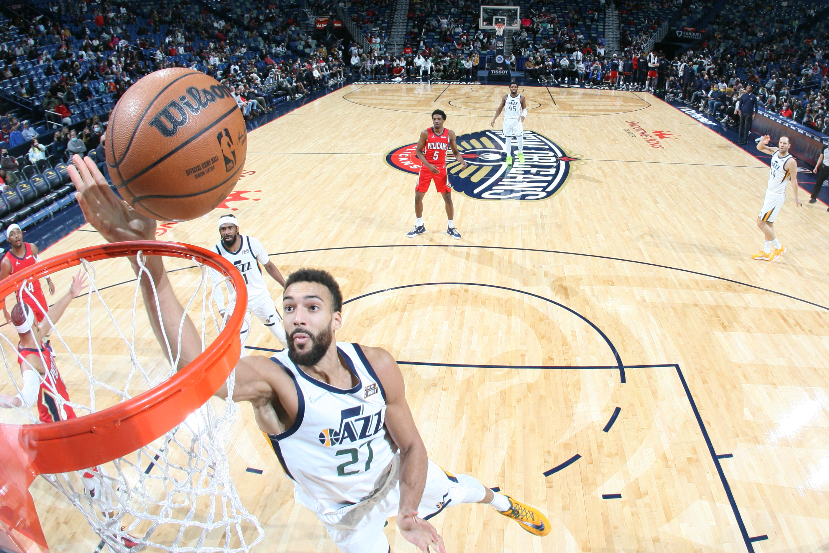 NEW ORLEANS, LA - JANUARY 3: Rudy Gobert #27 of the Utah Jazz shoots the ball during the game against the New Orleans Pelicans on January 3, 2022 at the Smoothie King Center in New Orleans, Louisiana. NOTE TO USER: User expressly acknowledges and agrees that, by downloading and or using this Photograph, user is consenting to the terms and conditions of the Getty Images License Agreement. Mandatory Copyright Notice: Copyright 2022 NBAE (Photo by Layne Murdoch Jr./NBAE via Getty Images)