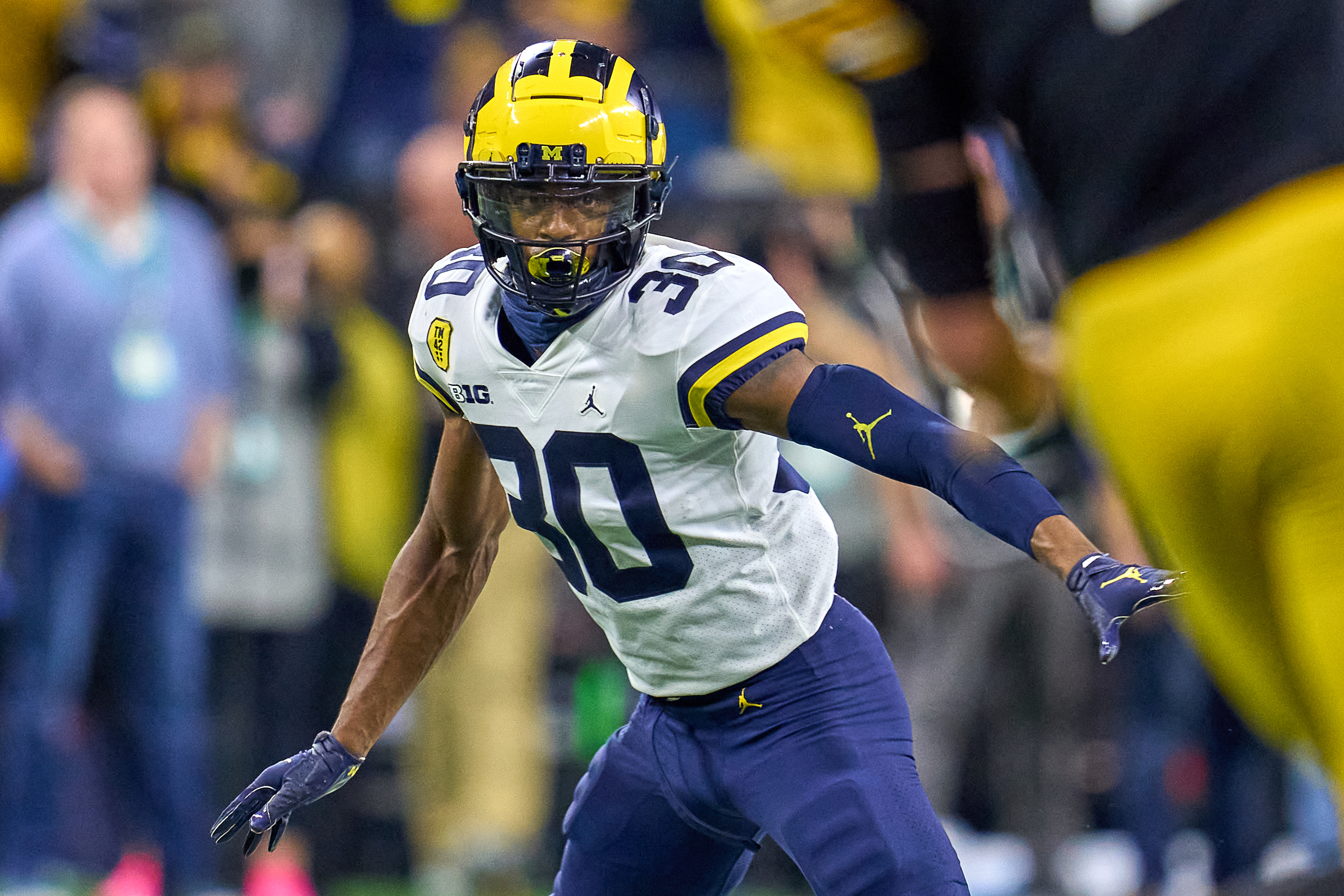 Michigan's Daxton Hill Declares for 2022 NFL Draft thumbnail