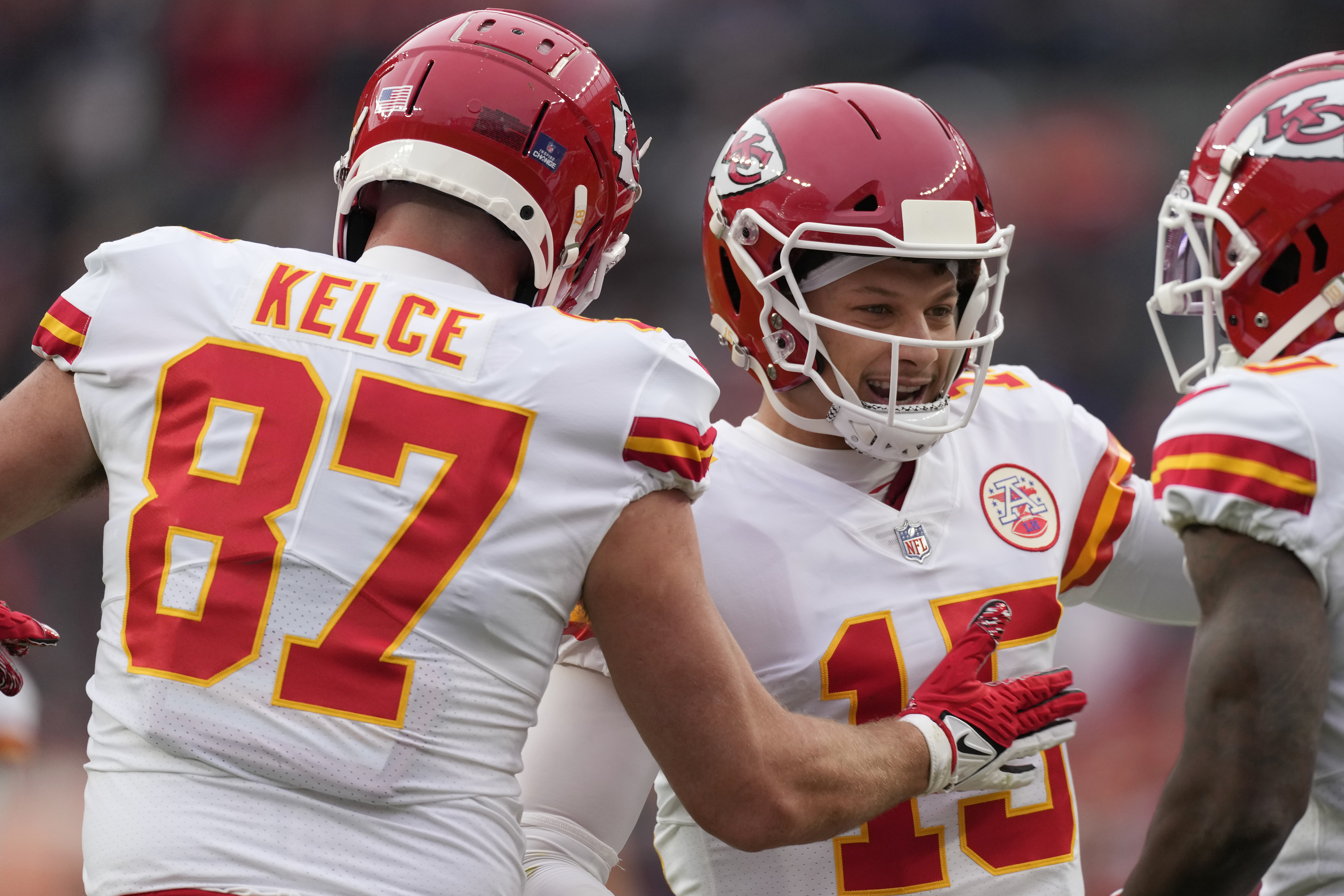 Patrick Mahomes, Chiefs Hang on for Week 18 Win over Broncos in