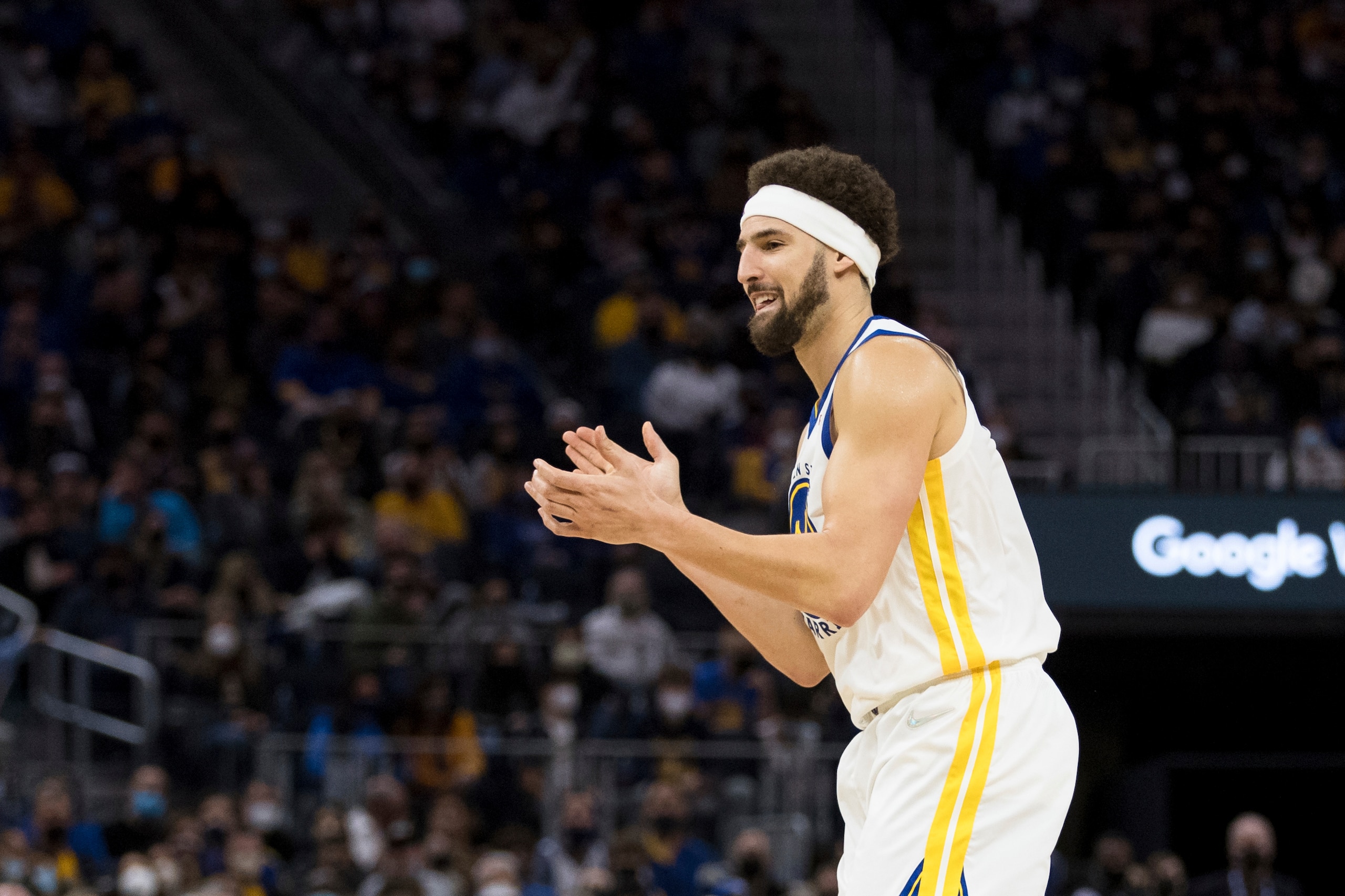 Golden State Warriors guard Klay Thompson reacts after scoring against the Cleveland Cavaliers during the second half of an NBA basketball game in San Francisco, Sunday, Jan. 9, 2022. (AP Photo/John Hefti)