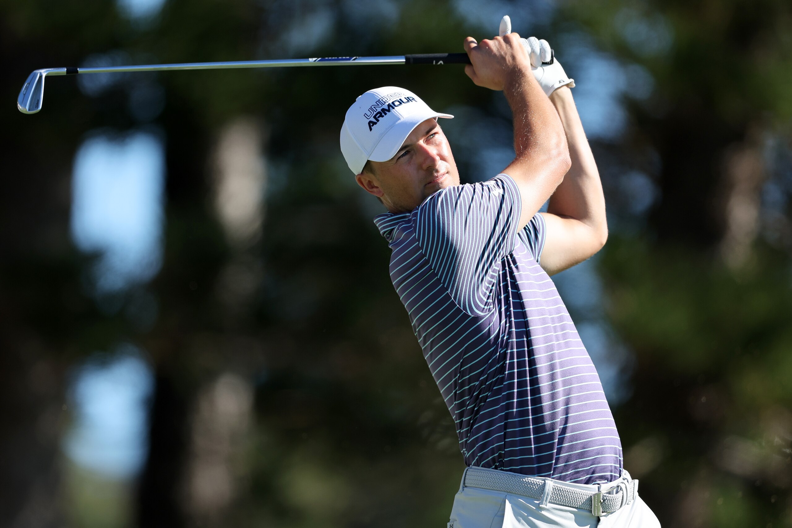 LAHAINA, HAWAII - JANUARY 08: Jordan Spieth of the United States plays his shot from the second tee during the third round of the Sentry Tournament of Champions at the Plantation Course at Kapalua Golf Club on January 08, 2022 in Lahaina, Hawaii. (Photo by Gregory Shamus/Getty Images)