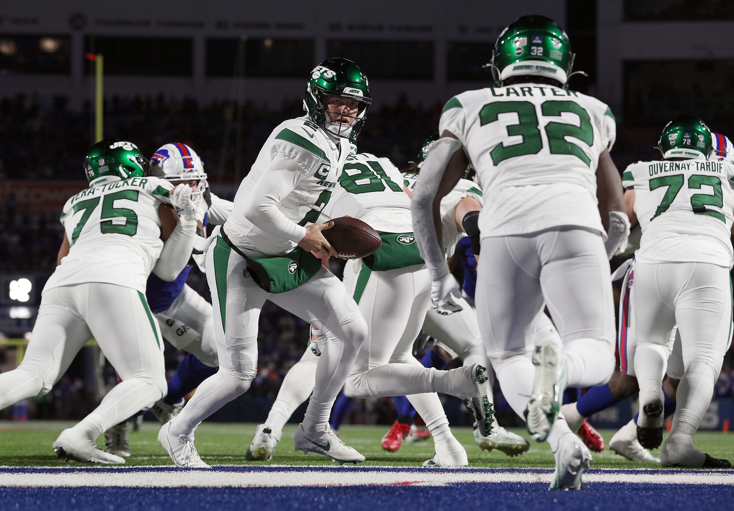 ORCHARD PARK, NEW YORK - JANUARY 09: Zach Wilson #2 of the New York Jets hands the ball off to Michael Carter #32 of the New York Jets during the third quarter against the Buffalo Bills at Highmark Stadium on January 09, 2022 in Orchard Park, New York. (Photo by Bryan M. Bennett/Getty Images)