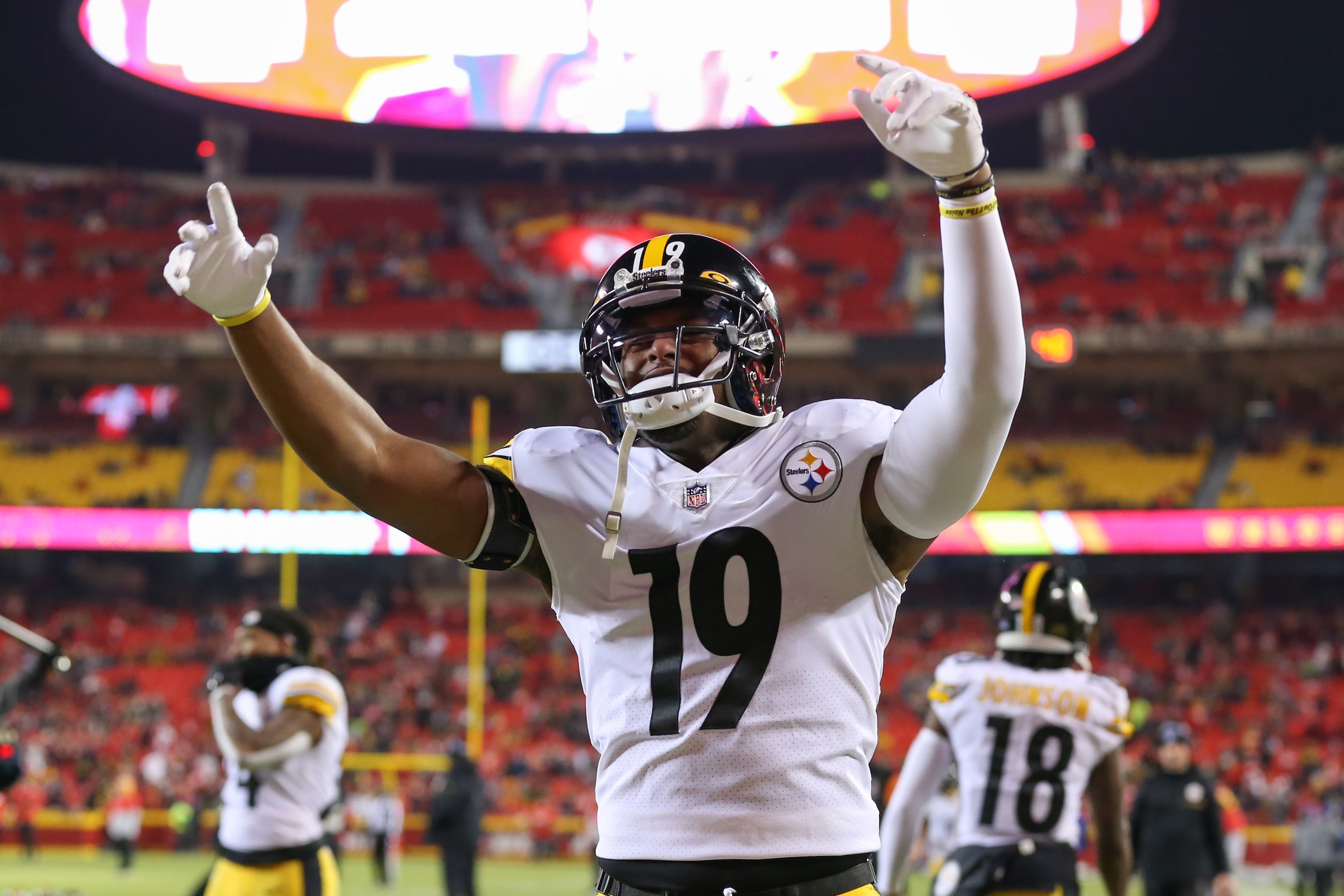 KANSAS CITY, MO - JANUARY 16: Pittsburgh Steelers wide receiver JuJu Smith-Schuster (19) raises his hands to fire up the crowd before an AFC wild card playoff game between the Pittsburgh Steelers and Kansas City Chiefs on Jan 16, 2022 at GEHA Field at Arrowhead Stadium in Kansas City, MO. (Photo by Scott Winters/Icon Sportswire via Getty Images)