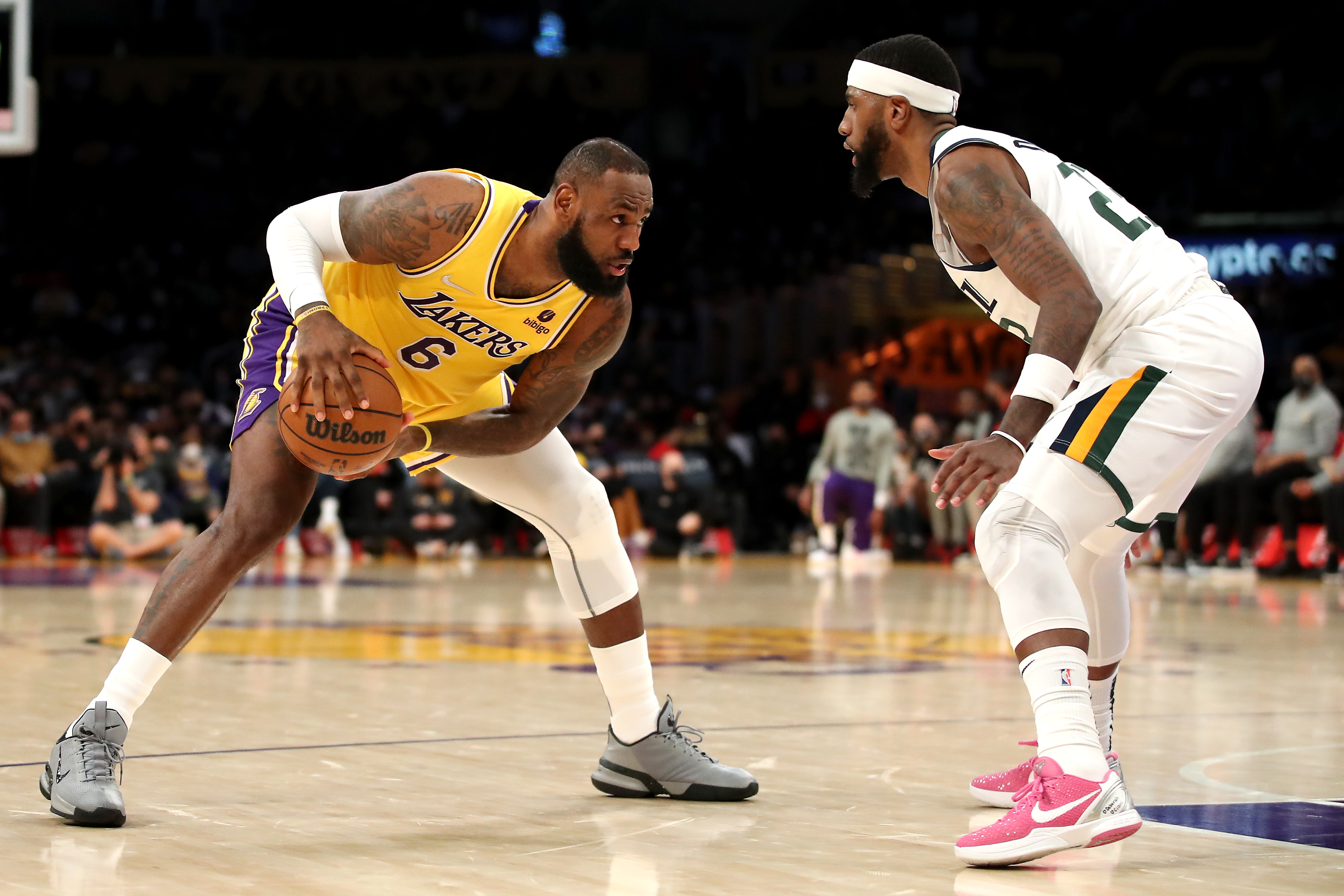 LeBron James, Lakers Beat Donovan Mitchell and Jazz End Three-Game Losing Streak thumbnail