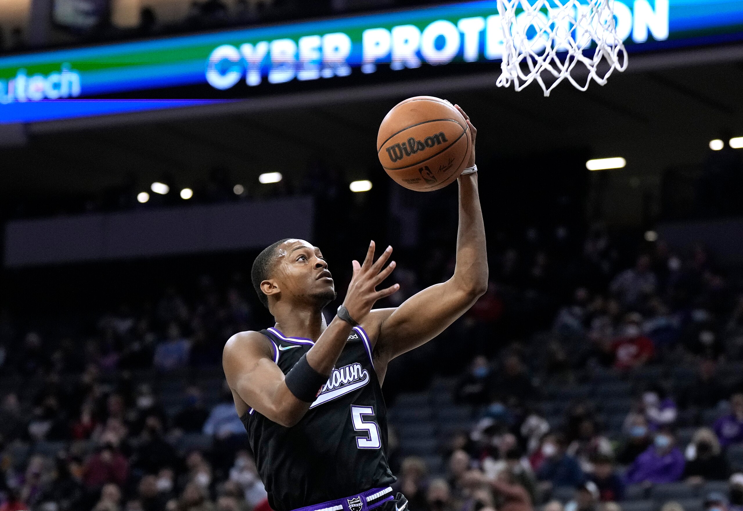 SACRAMENTO, CALIFORNIA - JANUARY 14: De'Aaron Fox #5 of the Sacramento Kings drives to the basket for a layup against the Houston Rockets during the first quarter at Golden 1 Center on January 14, 2022 in Sacramento, California. NOTE TO USER: User expressly acknowledges and agrees that, by downloading and/or using this photograph, User is consenting to the terms and conditions of the Getty Images License Agreement. (Photo by Thearon W. Henderson/Getty Images)