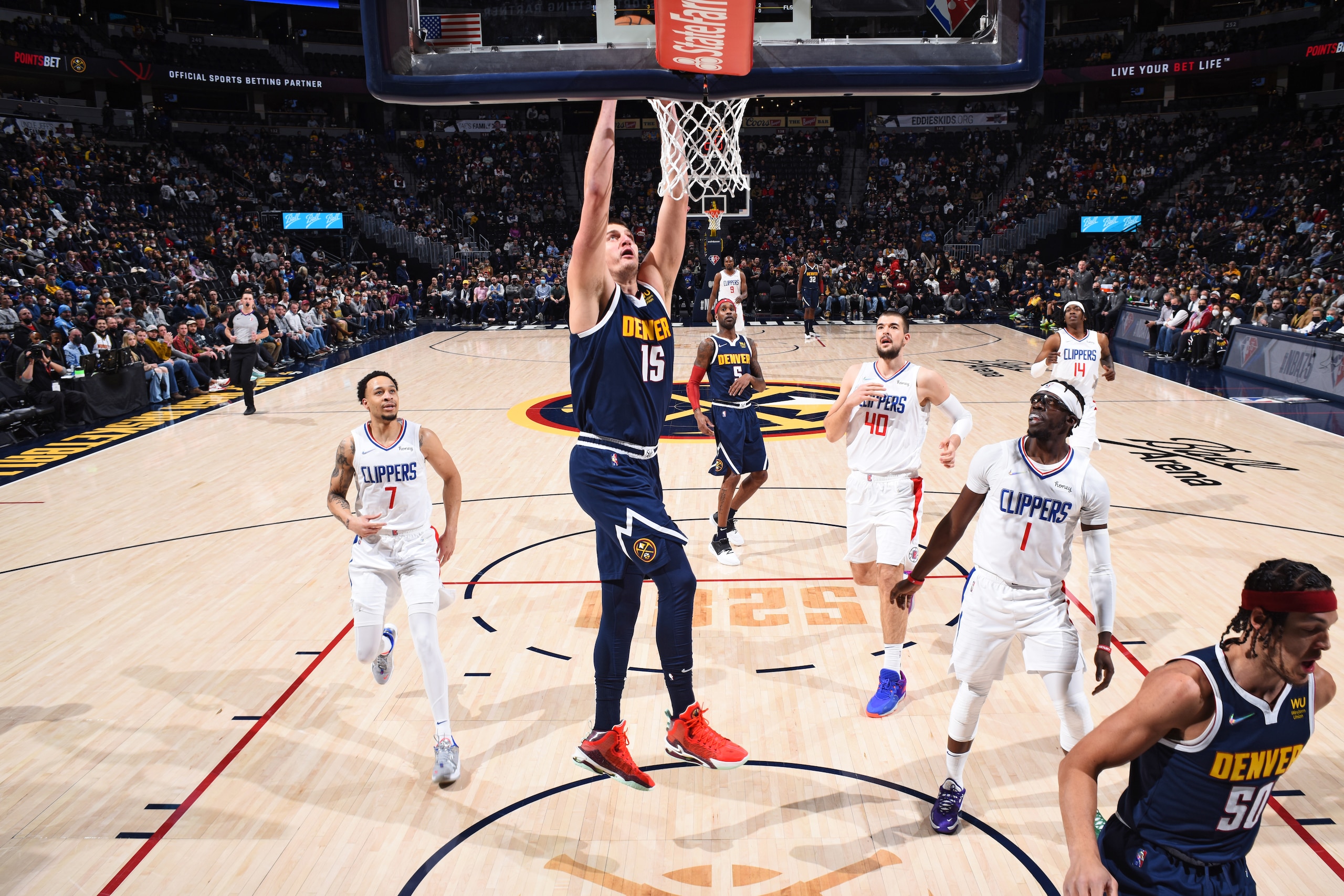 DENVER, CO - JANUARY 19: Nikola Jokic #15 of the Denver Nuggets dunks the ball against the LA Clippers on January 19, 2022 at the Ball Arena in Denver, Colorado. NOTE TO USER: User expressly acknowledges and agrees that, by downloading and/or using this Photograph, user is consenting to the terms and conditions of the Getty Images License Agreement. Mandatory Copyright Notice: Copyright 2022 NBAE (Photo by Garrett Ellwood/NBAE via Getty Images)