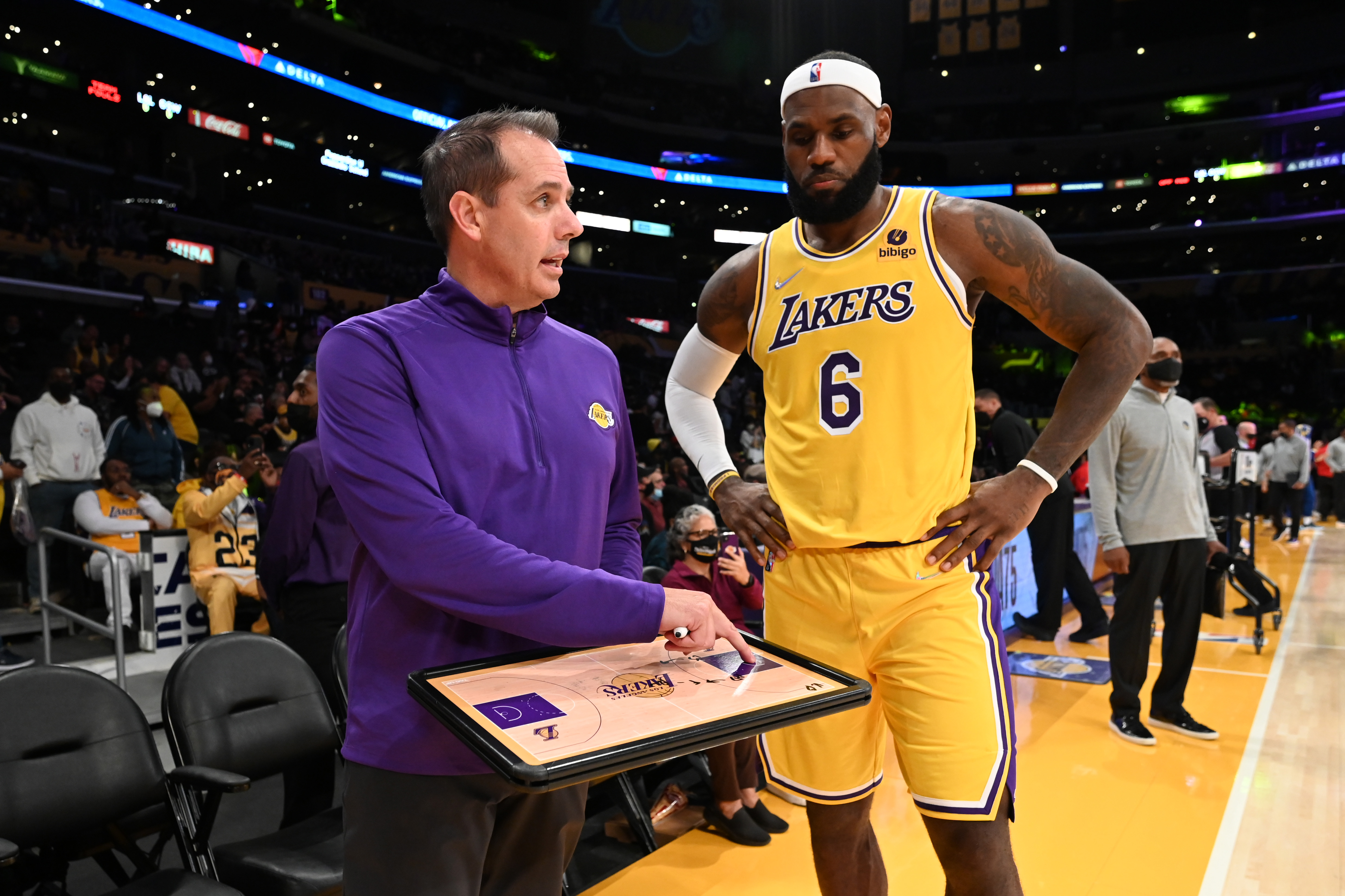 LeBron James: There is no blame to give Frank Vogel, Lakers coaches for struggles thumbnail