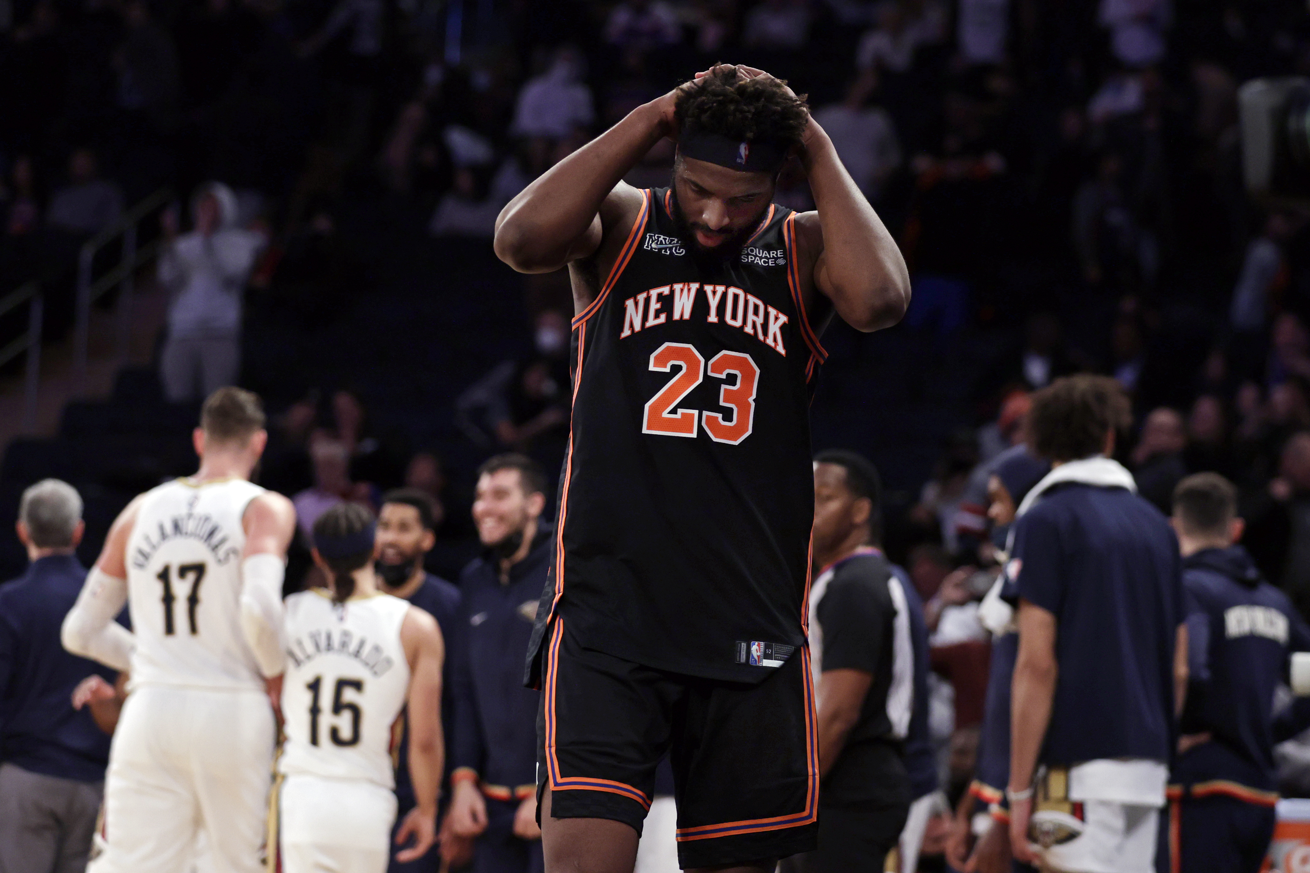 Knicks Fan Spotted Watching 'The Office' During Game vs. Pelicans at MSG thumbnail