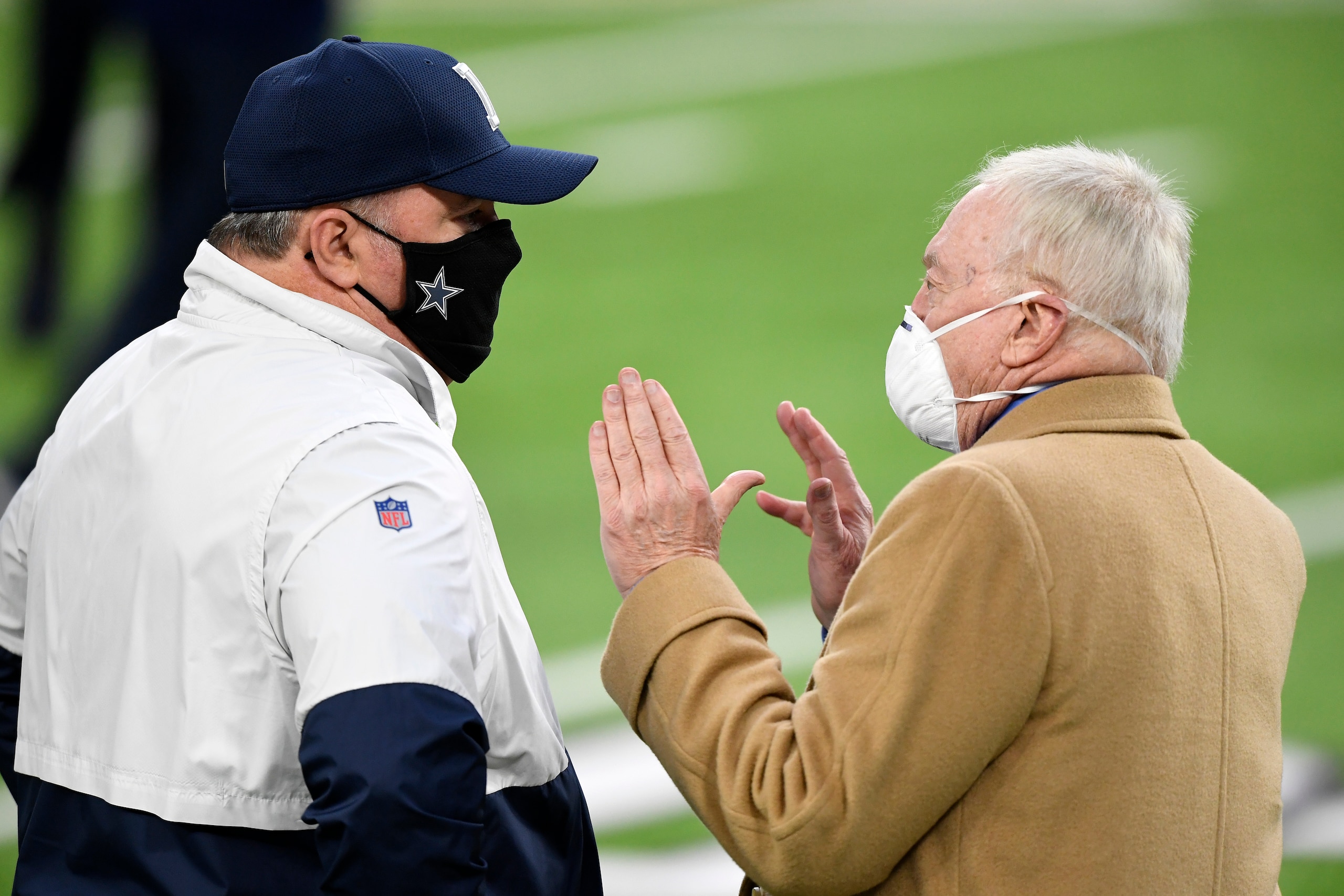 MINNEAPOLIS, MINNESOTA - NOVEMBER 22: Head coach Mike McCarthy (L) of the Dallas Cowboys speaks with team owner Jerry Jones prior to their game against the Minnesota Vikings at U.S. Bank Stadium on November 22, 2020 in Minneapolis, Minnesota. (Photo by Hannah Foslien/Getty Images)