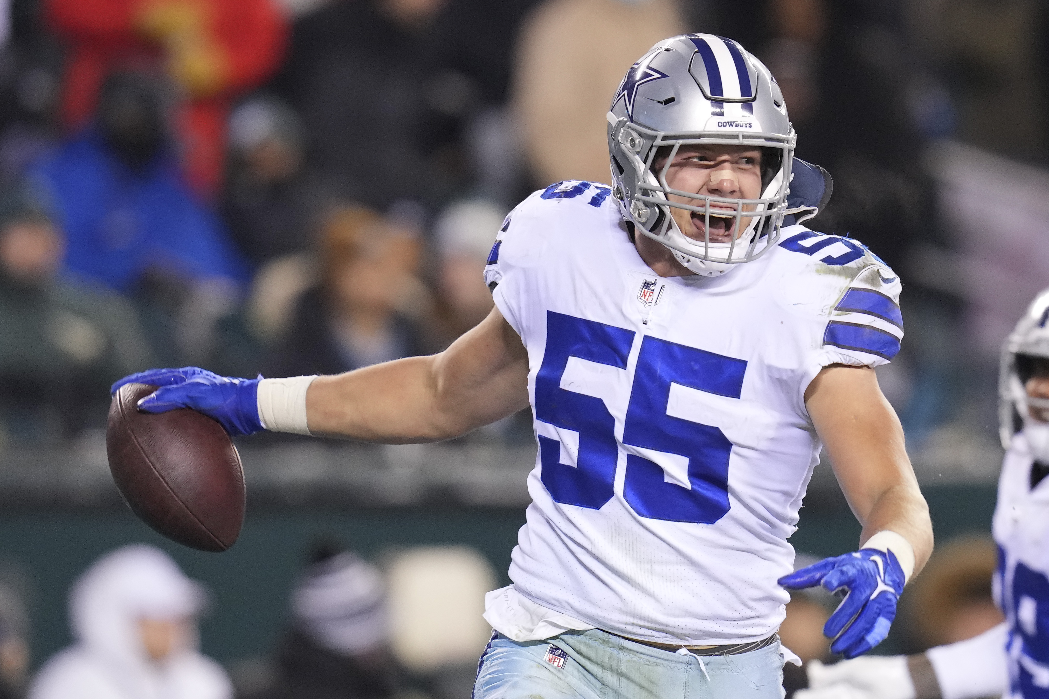 Cowboys Rumors: Leighton Vander Esch Re-Signs with DAL on 1-Year Free-Agent Contract