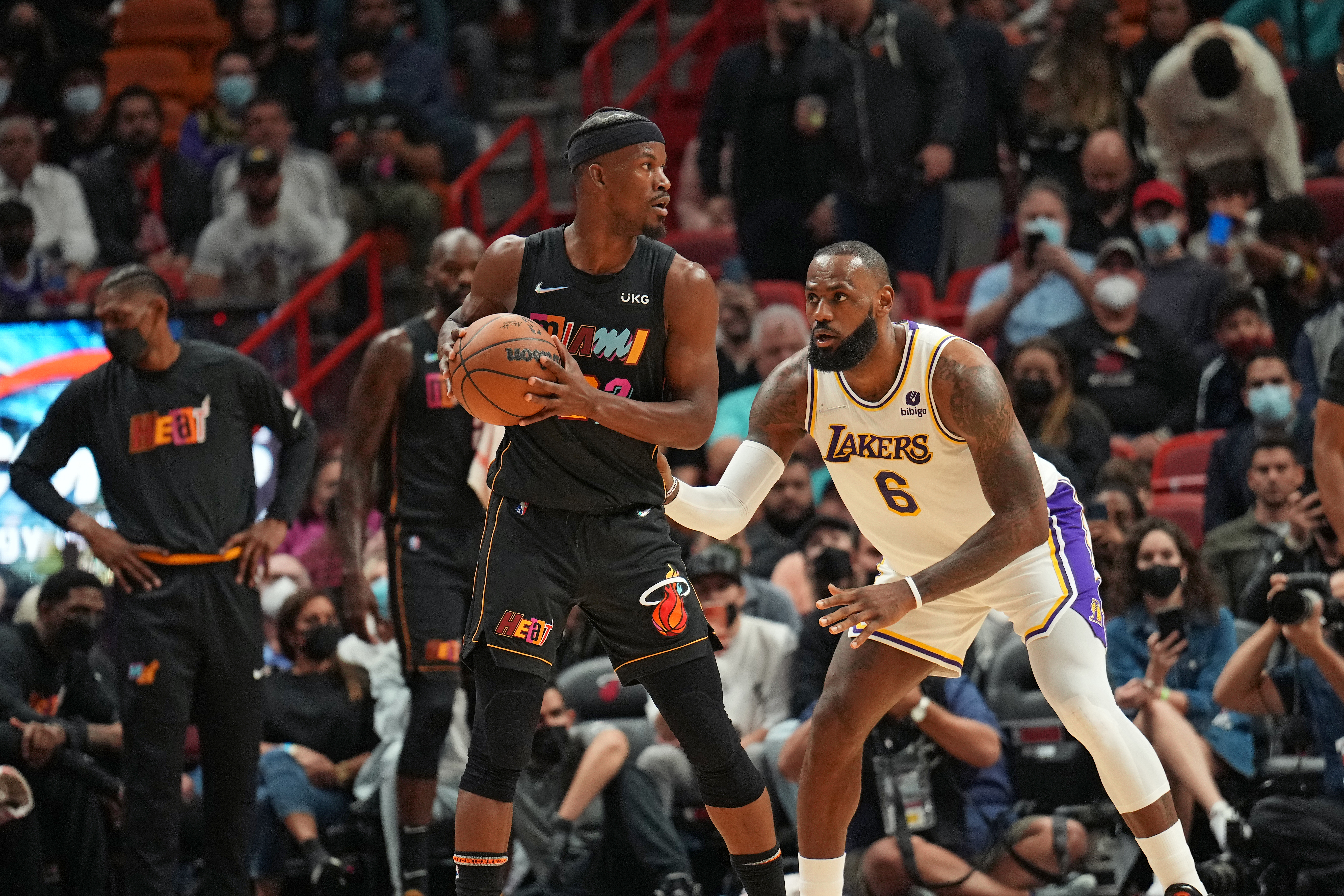 MIAMI, FL - JANUARY 23: LeBron James #6 of the Los Angeles Lakers plays defense against Jimmy Butler #22 of the Miami Heat on January 23, 2022 at The FTX Arena in Miami, Florida. NOTE TO USER: User expressly acknowledges and agrees that, by downloading and/or using this Photograph, user is consenting to the terms and conditions of the Getty Images License Agreement. Mandatory Copyright Notice: Copyright 2022 NBAE (Photo by Jesse D. Garrabrant/NBAE via Getty Images)