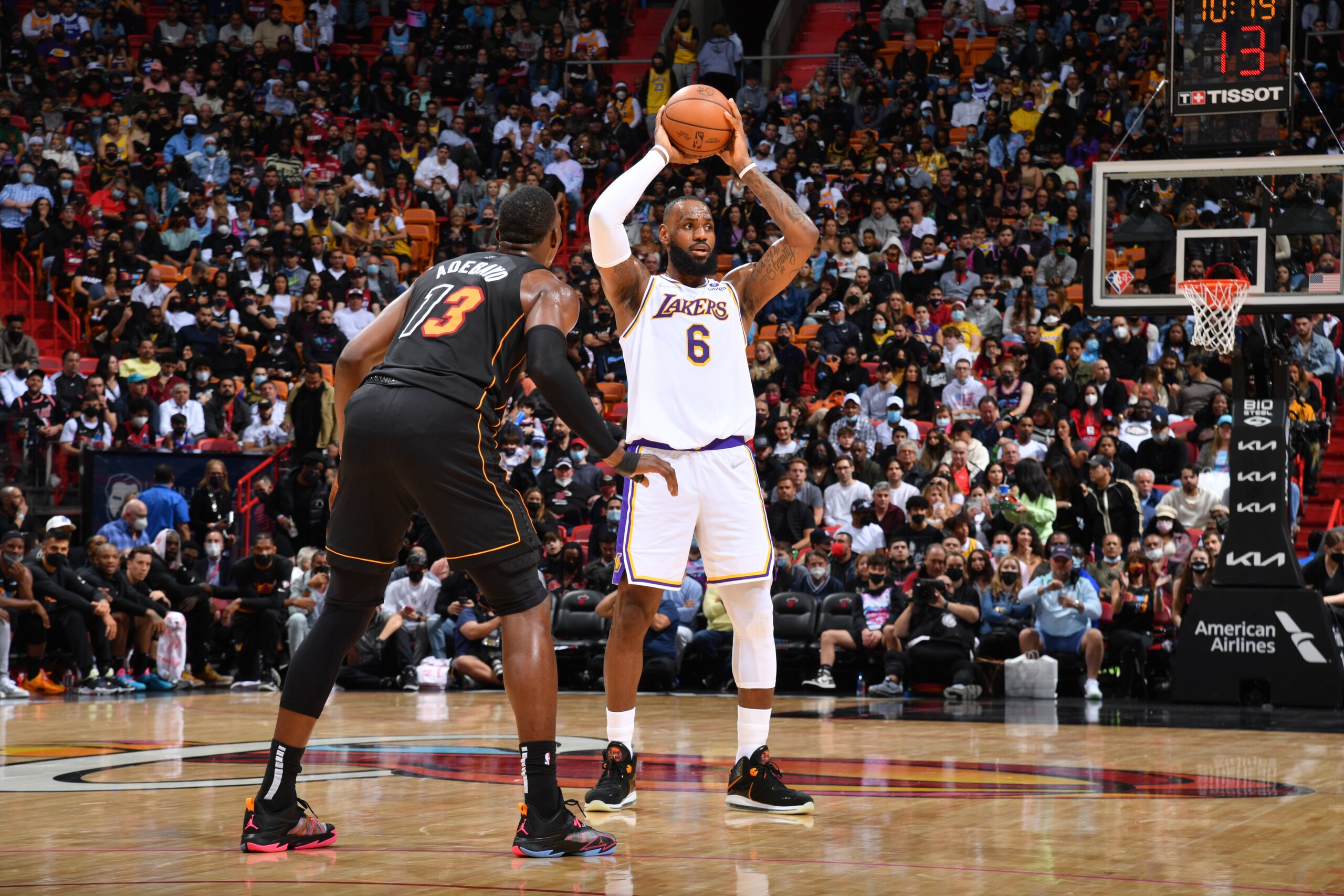 MIAMI, FL - JANUARY 23: LeBron James #6 of the Los Angeles Lakers passes the ball against the Miami Heat on January 23, 2022 at The FTX Arena in Miami, Florida. NOTE TO USER: User expressly acknowledges and agrees that, by downloading and/or using this Photograph, user is consenting to the terms and conditions of the Getty Images License Agreement. Mandatory Copyright Notice: Copyright 2022 NBAE (Photo by Jesse D. Garrabrant/NBAE via Getty Images)