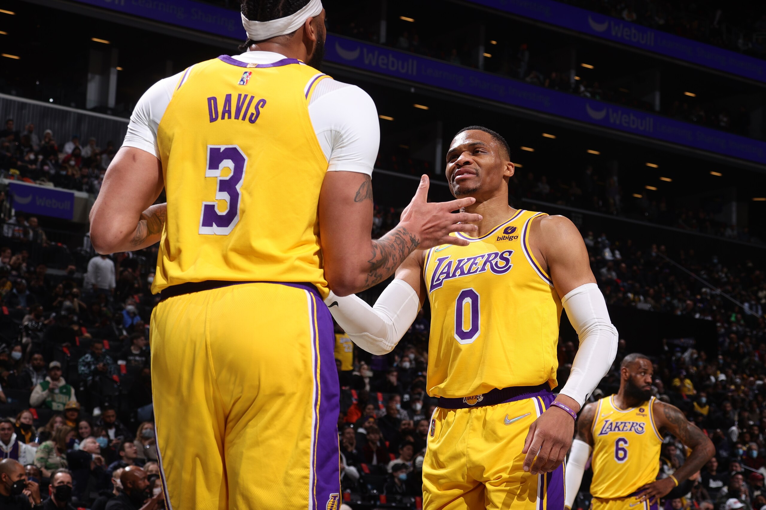 BROOKLYN, NY - JANUARY 25: Russell Westbrook #0 hi-fives Anthony Davis #3 of the Los Angeles Lakers during the game against the Brooklyn Nets on January 25, 2022 at Barclays Center in Brooklyn, New York. NOTE TO USER: User expressly acknowledges and agrees that, by downloading and or using this Photograph, user is consenting to the terms and conditions of the Getty Images License Agreement. Mandatory Copyright Notice: Copyright 2022 NBAE (Photo by Nathaniel S. Butler/NBAE via Getty Images)