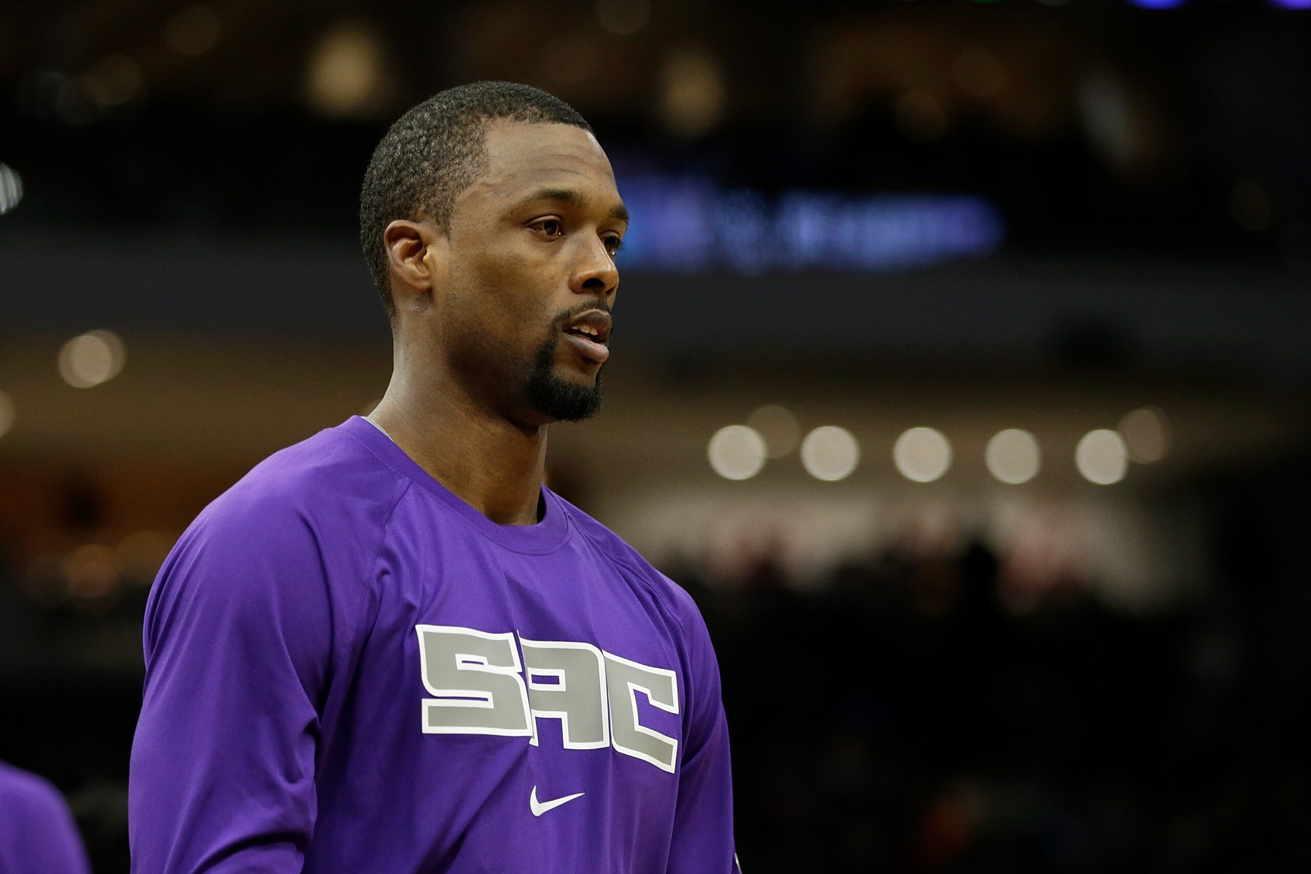 MILWAUKEE, WISCONSIN - JANUARY 22: Harrison Barnes #40 of the Sacramento Kings warms up before the start of the second half against the Milwaukee Bucks at Fiserv Forum on January 22, 2022 in Milwaukee, Wisconsin. Bucks defeated the Kings 133-127. NOTE TO USER: User expressly acknowledges and agrees that, by downloading and or using this photograph, User is consenting to the terms and conditions of the Getty Images License Agreement. (Photo by John Fisher/Getty Images)