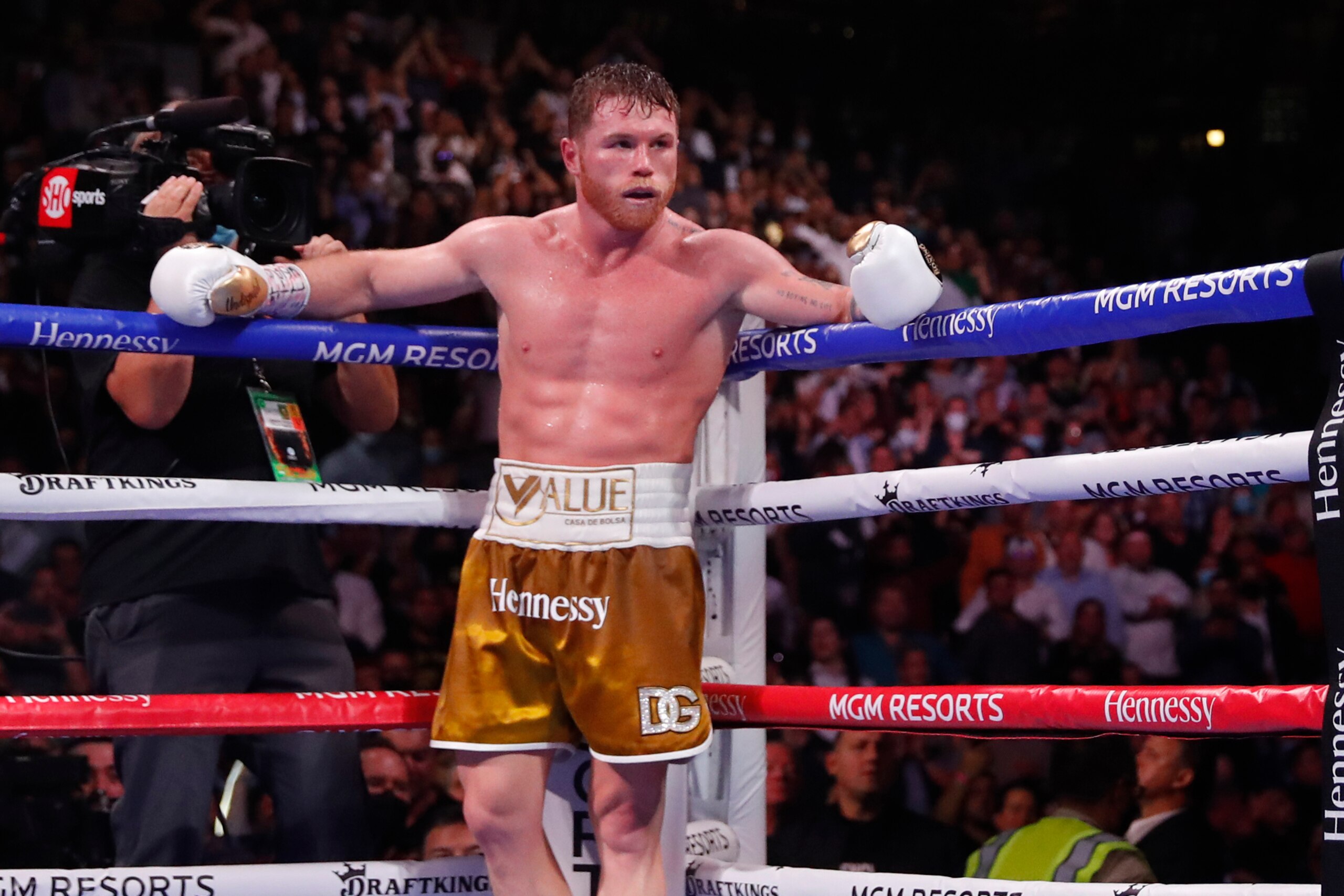 Canelo Alvarez, of Mexico, against Caleb Plant during a super middleweight title unification fight Saturday, Nov. 6, 2021, in Las Vegas. (AP Photo/Steve Marcus)