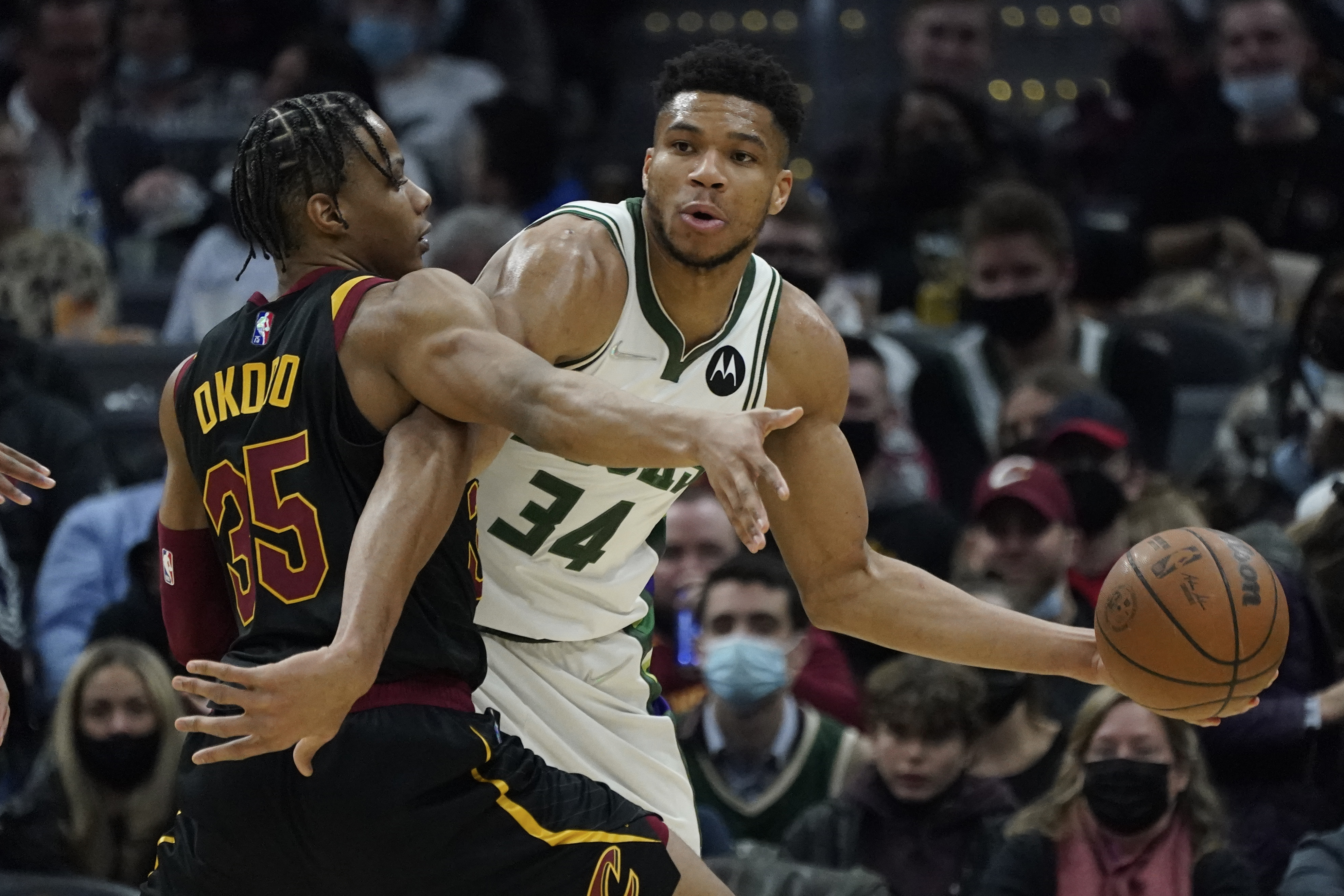 Video: Giannis Brings Bucket of Wings to Press Conference After Loss vs. Cavaliers thumbnail