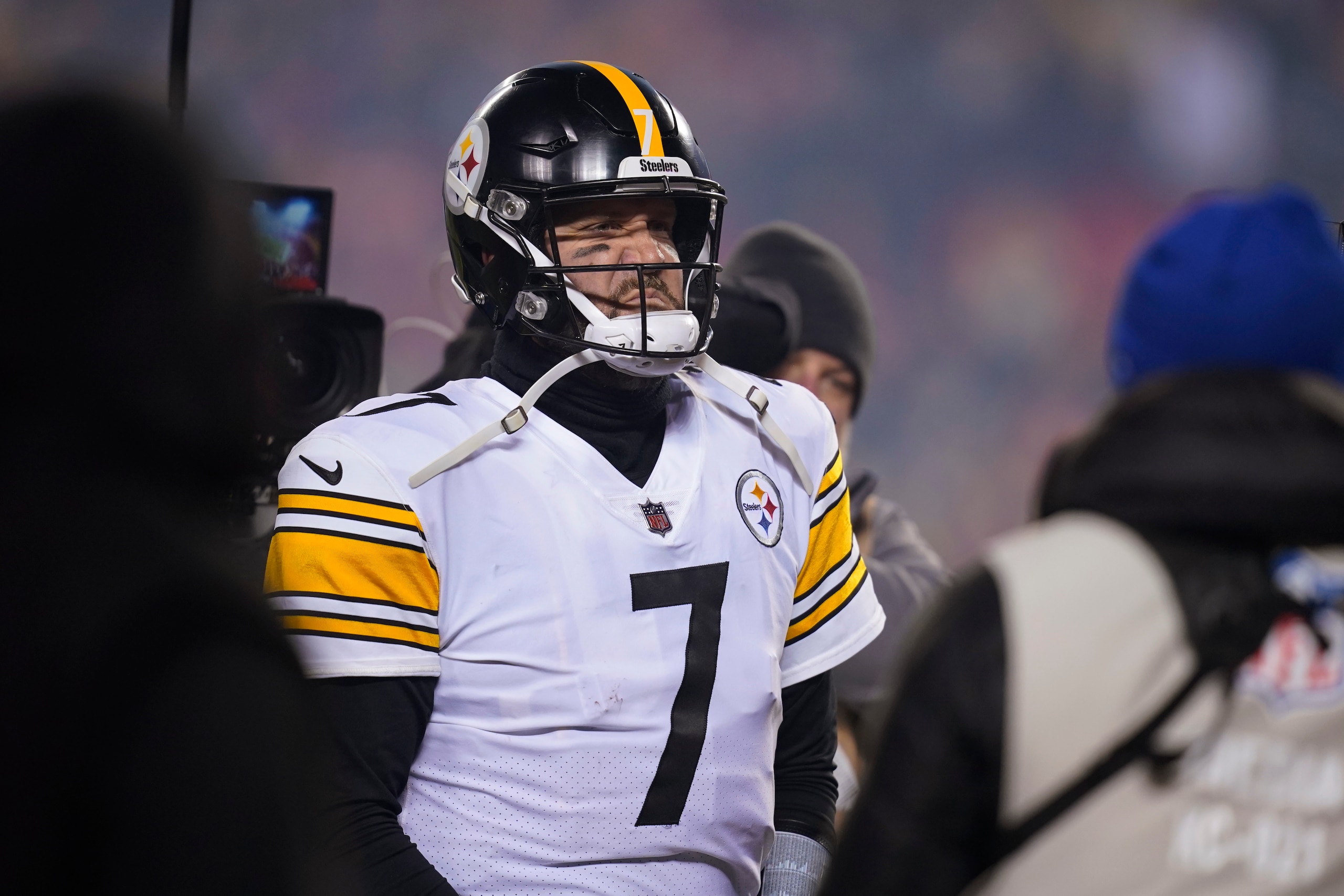Pittsburgh Steelers quarterback Ben Roethlisberger (7) walks off the field at the end of an NFL wild-card playoff football game against the Kansas City Chiefs, Sunday, Jan. 16, 2022, in Kansas City, Mo. The Chiefs won 42-21. (AP Photo/Ed Zurga)