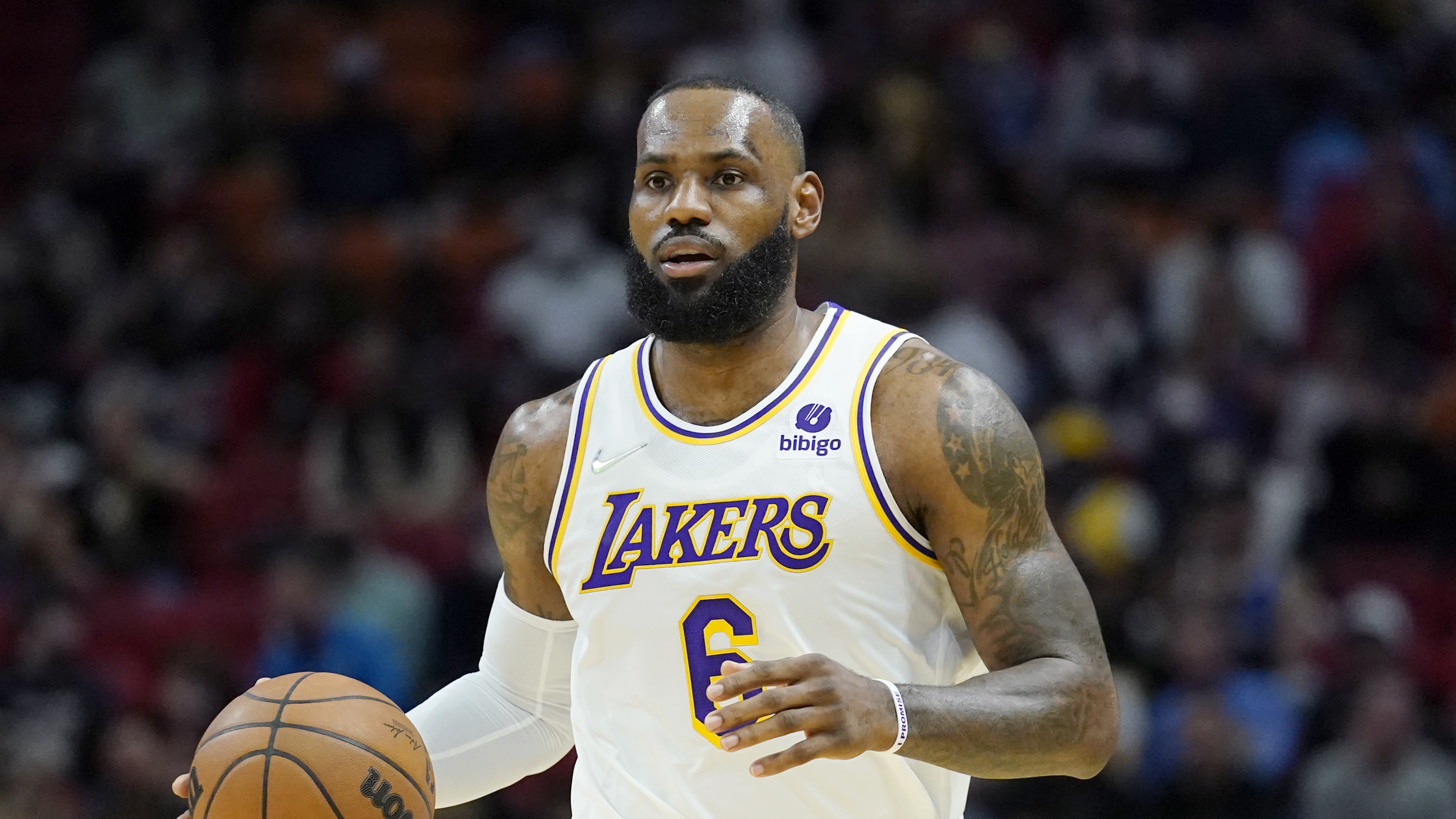 LeBron James injury update: Lakers Star will play Monday vs. Trail