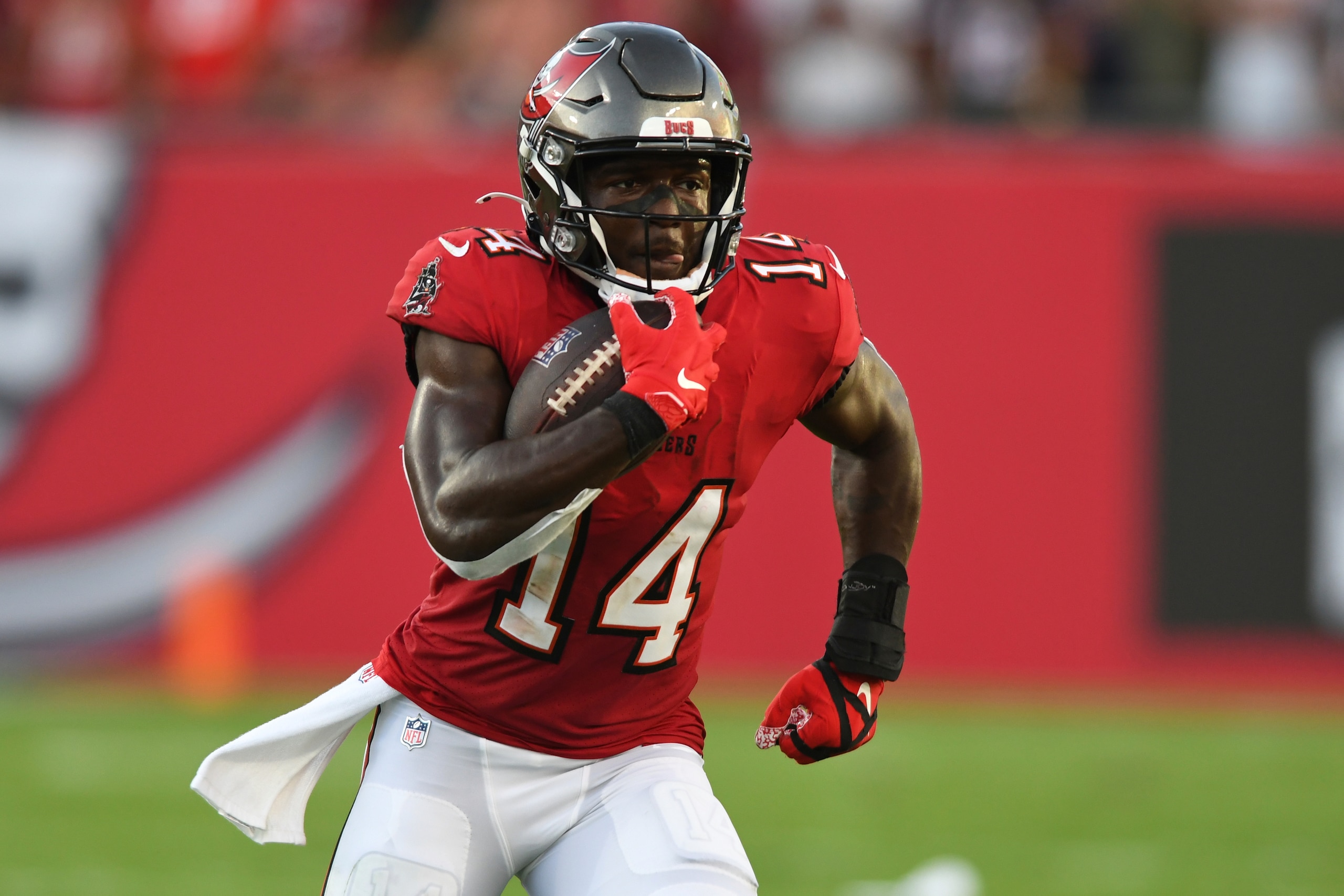 Tampa Bay Buccaneers wide receiver Chris Godwin (14) runs with the ball after a catch against the Buffalo Bills during the first half of an NFL football game Sunday, Dec. 12, 2021, in Tampa, Fla. (AP Photo/Jason Behnken) Tampa Bay Buccaneers wide receiver Chris Godwin (14) runs with the ball after a catch against the Buffalo Bills during the first half of an NFL football game Sunday, Dec. 12, 2021, in Tampa, Fla. (AP Photo/Jason Behnken)