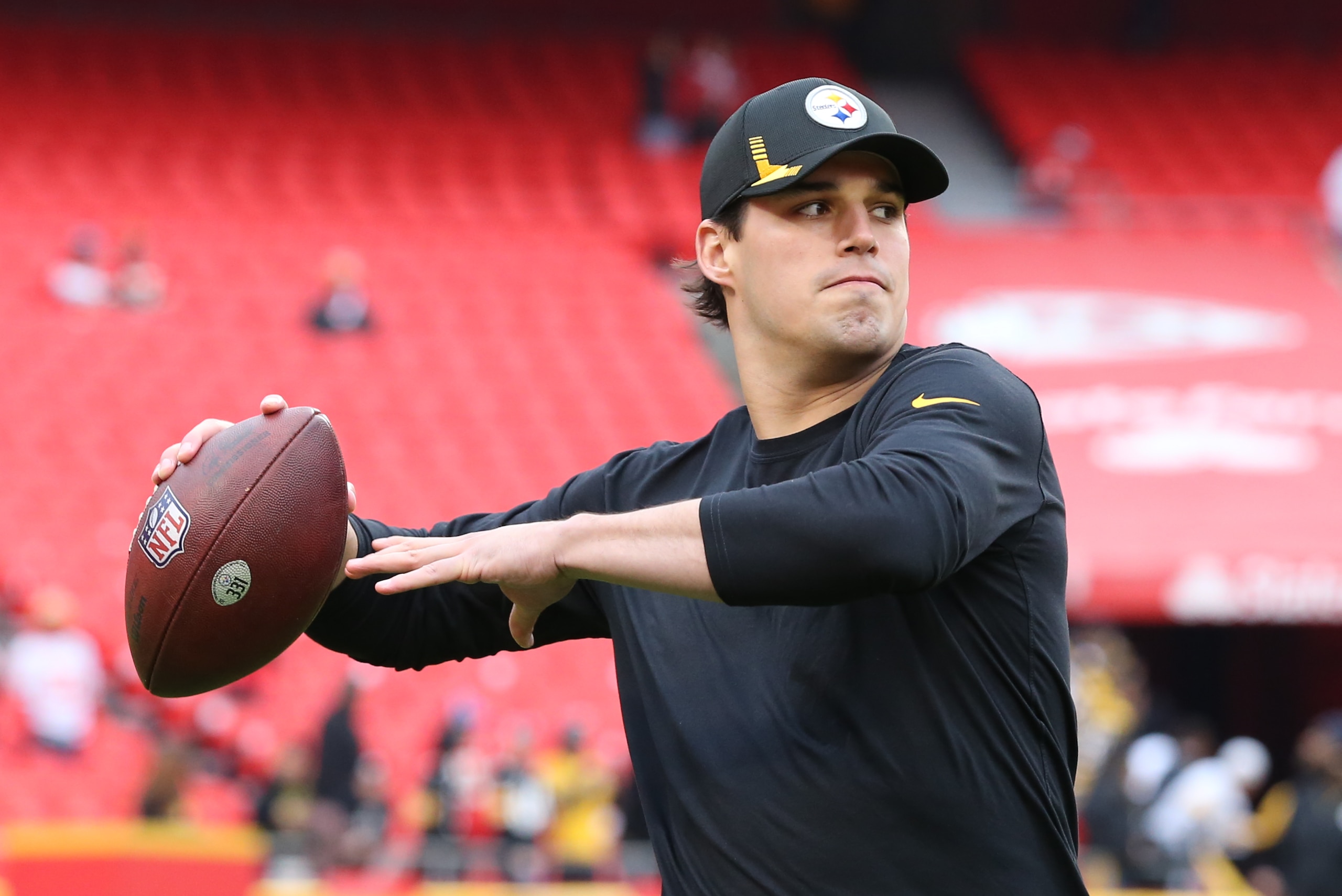 KANSAS CITY, MO - DECEMBER 26: Pittsburgh Steelers quarterback Mason Rudolph (2) before an NFL game between the Pittsburgh Steelers and Kansas City Chiefs on Dec 26, 2021 at GEHA Field at Arrowhead Stadium in Kansas City, MO. (Photo by Scott Winters/Icon Sportswire via Getty Images)