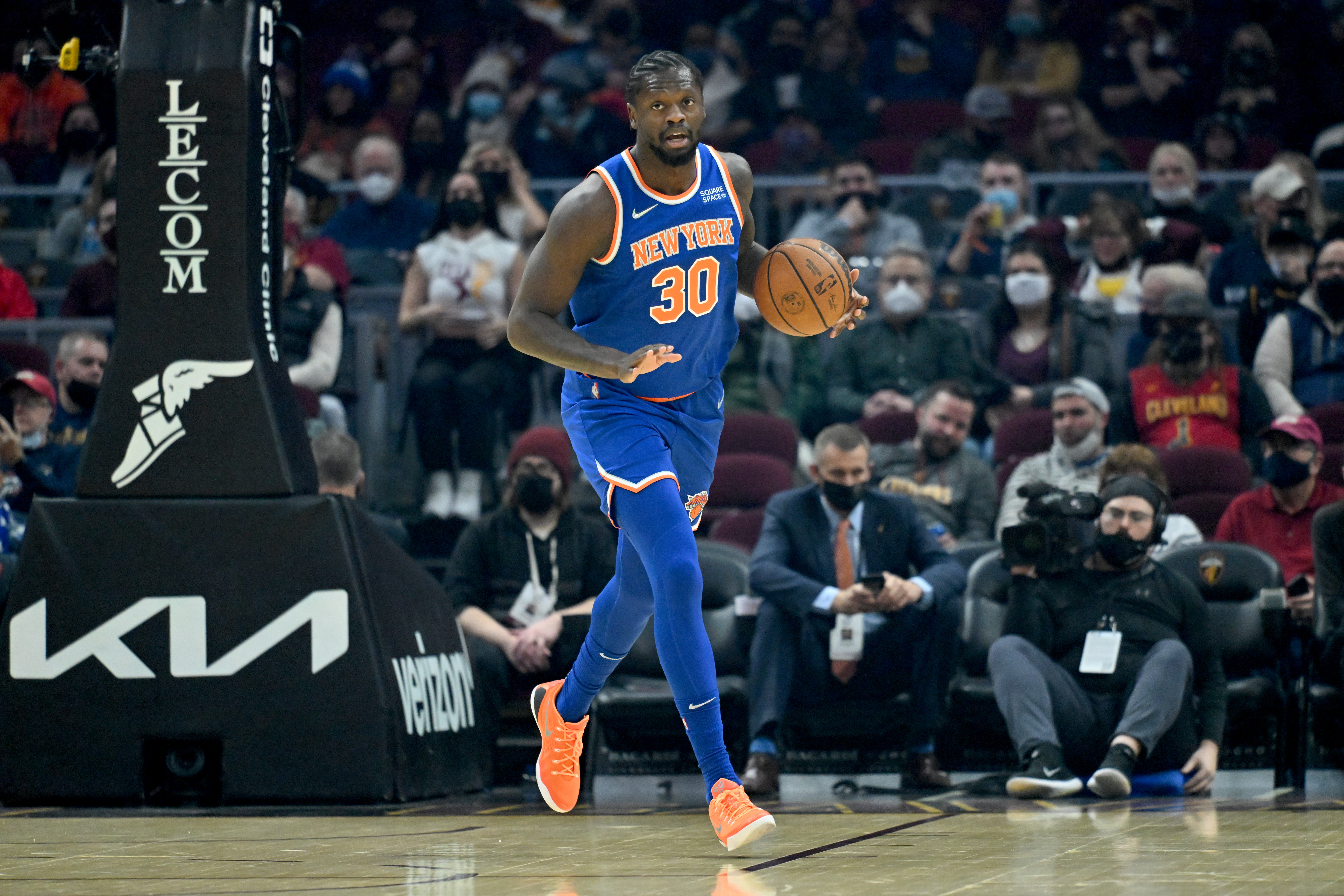 CLEVELAND, OHIO - JANUARY 24: Julius Randle #30 of the New York Knicks brings the ball up court during the first half against the Cleveland Cavaliers at Rocket Mortgage Fieldhouse on January 24, 2022 in Cleveland, Ohio. NOTE TO USER: User expressly acknowledges and agrees that, by downloading and/or using this photograph, user is consenting to the terms and conditions of the Getty Images License Agreement. (Photo by Jason Miller/Getty Images)