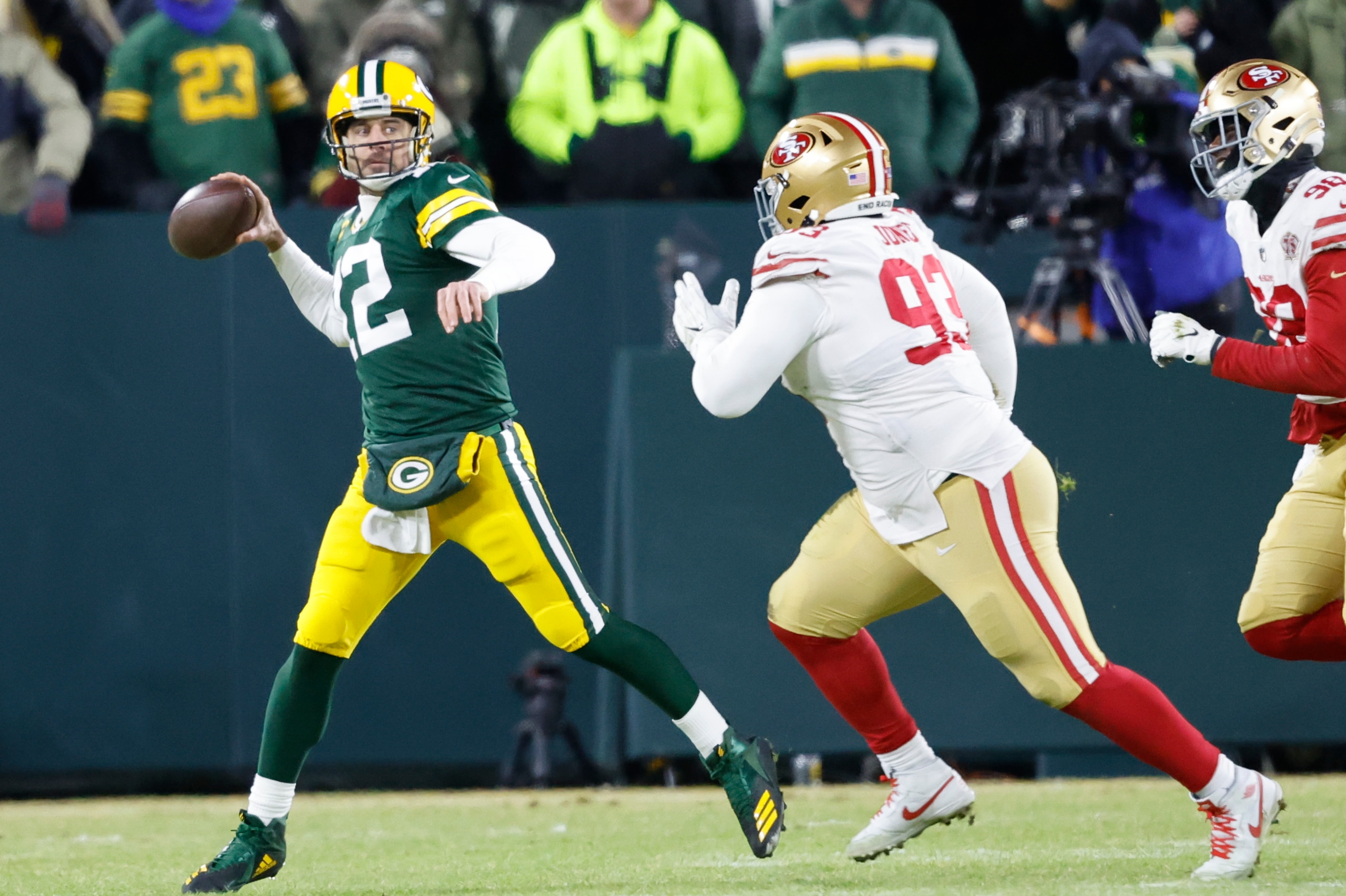 Green Bay Packers quarterback Aaron Rodgers (12) looks to throw against San Francisco 49ers during an NFL divisional playoff football game, Saturday, Jan 22. 2022, in Green Bay, Wis. (AP Photo/Jeffrey Phelps)