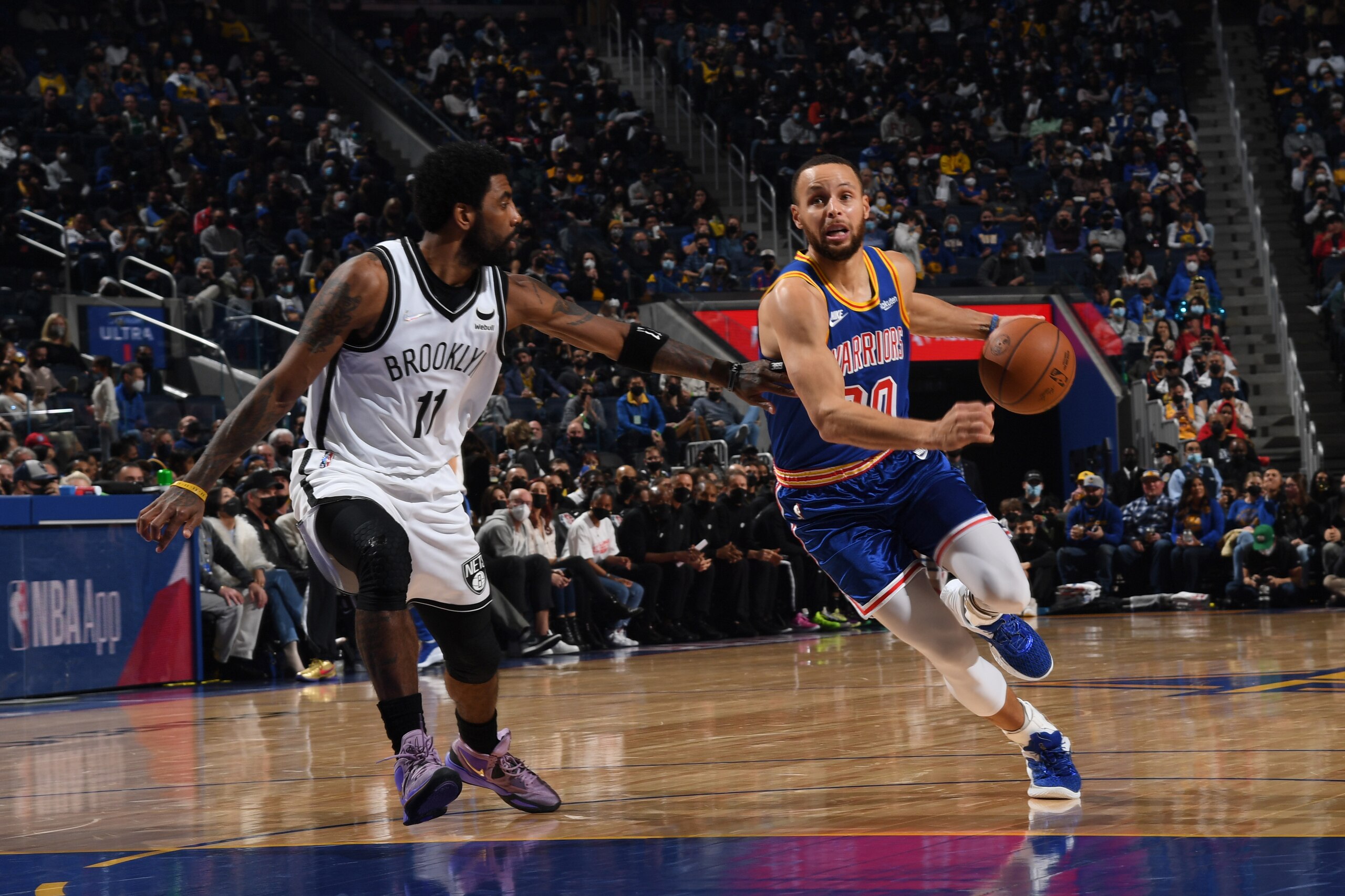 SAN FRANCISCO, CA - JANUARY 29: Stephen Curry #30 of the Golden State Warriors drives to the basket during the game against the Brooklyn Nets on January 29, 2022 at Chase Center in San Francisco, California. NOTE TO USER: User expressly acknowledges and agrees that, by downloading and or using this photograph, user is consenting to the terms and conditions of Getty Images License Agreement. Mandatory Copyright Notice: Copyright 2022 NBAE (Photo by Noah Graham/NBAE via Getty Images)