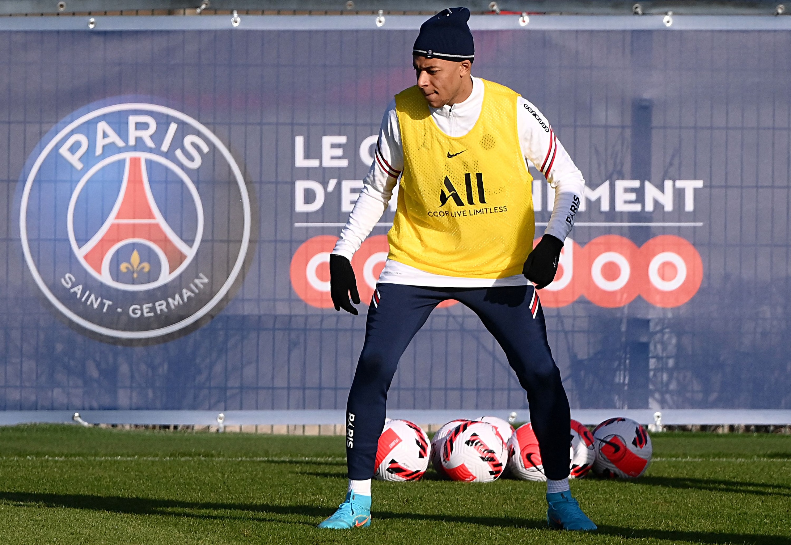 Paris Saint-Germain's French forward Kylian Mbappe attends a training session at the Camp des Loges Paris Saint-Germain football club's training ground in Saint-Germain-en-Laye on January 30, 2022. (Photo by FRANCK FIFE / AFP) (Photo by FRANCK FIFE/AFP via Getty Images)