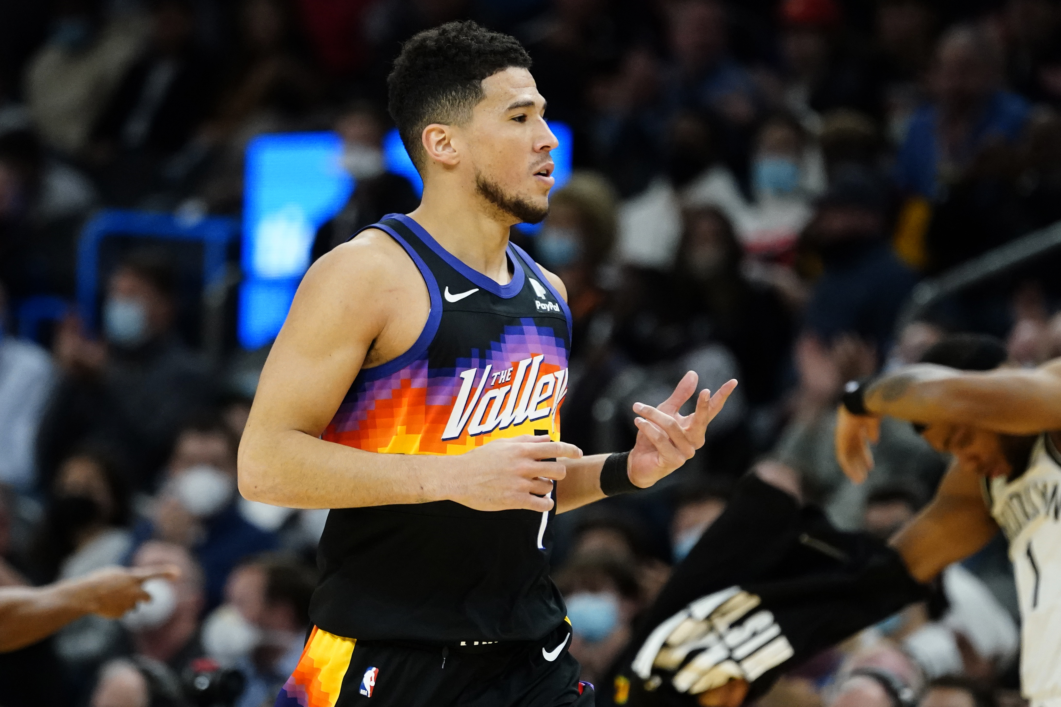 Devin Booker Erupts for 35 as Suns Beat Kyrie Irving, James Harden, Nets thumbnail