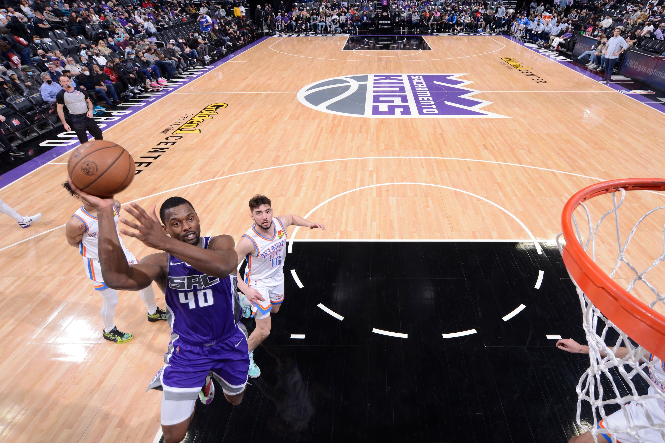 SACRAMENTO, CA - FEBRUARY 5: Harrison Barnes #40 of the Sacramento Kings drives to the basket during the game against the Oklahoma City Thunder on February 5, 2022 at Golden 1 Center in Sacramento, California. NOTE TO USER: User expressly acknowledges and agrees that, by downloading and or using this Photograph, user is consenting to the terms and conditions of the Getty Images License Agreement. Mandatory Copyright Notice: Copyright 2022 NBAE (Photo by Rocky Widner/NBAE via Getty Images)
