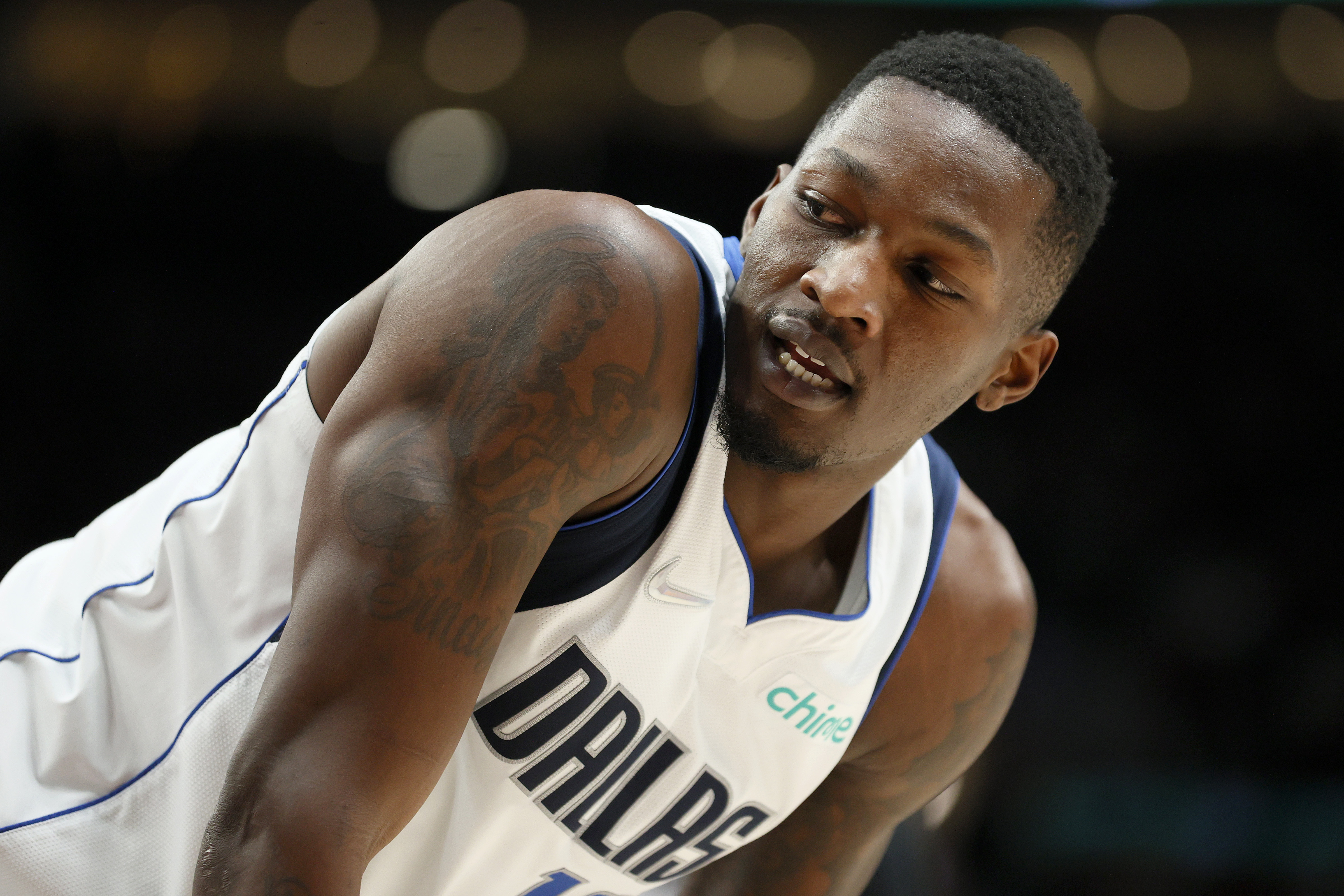 COVID-19, 4-day power outage, baby on the way: Dorian Finney-Smith leads  Mavs in off-court chaos