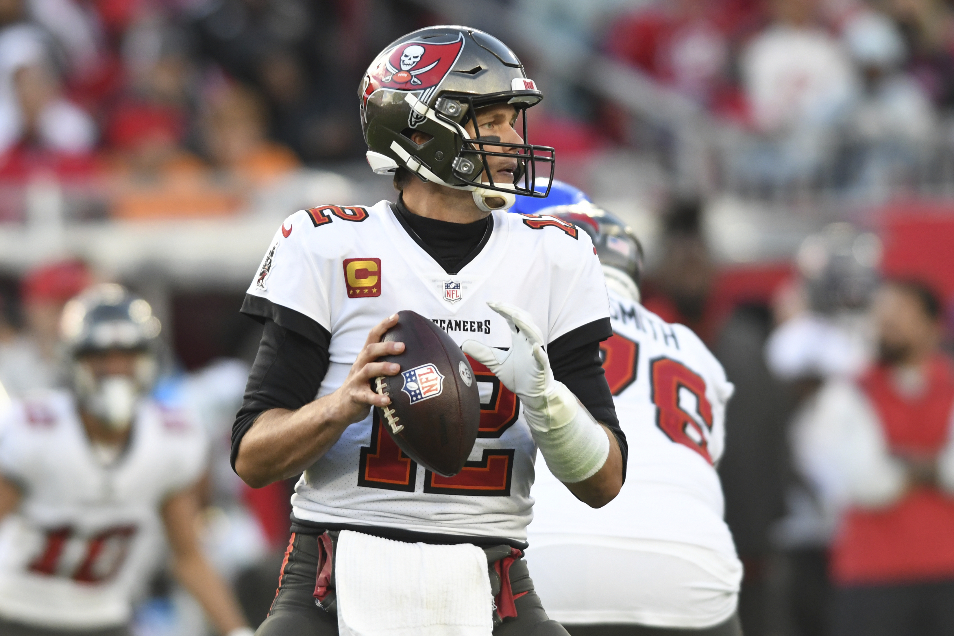 Tom Brady retires: The GOAT's final TD pass of career was thrown into crowd  by Mike Evans, ball still at large 