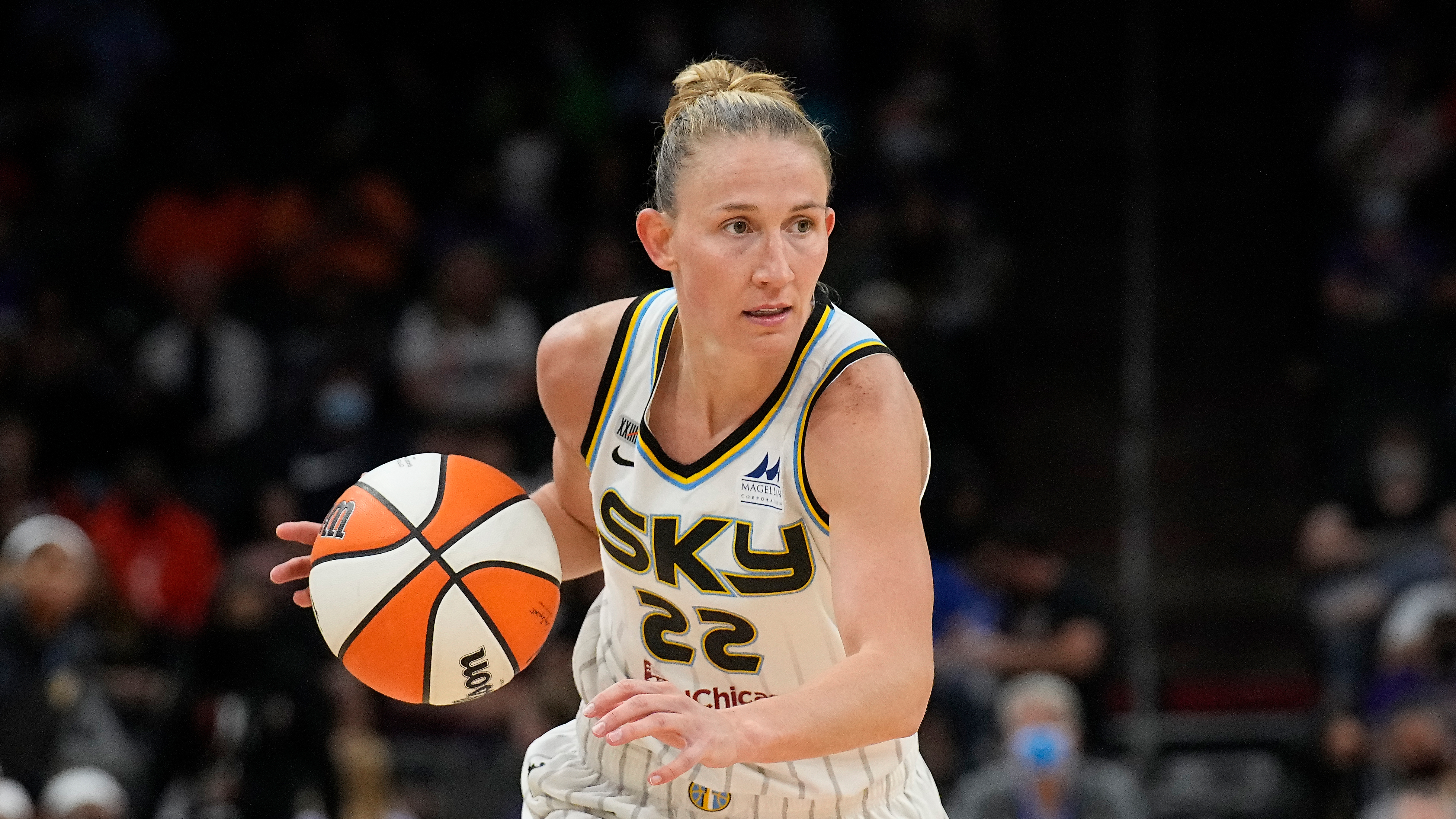 Report: Courtney Vandersloot, Sky Agree to New Contract After Winning 2021 WNBA Title thumbnail
