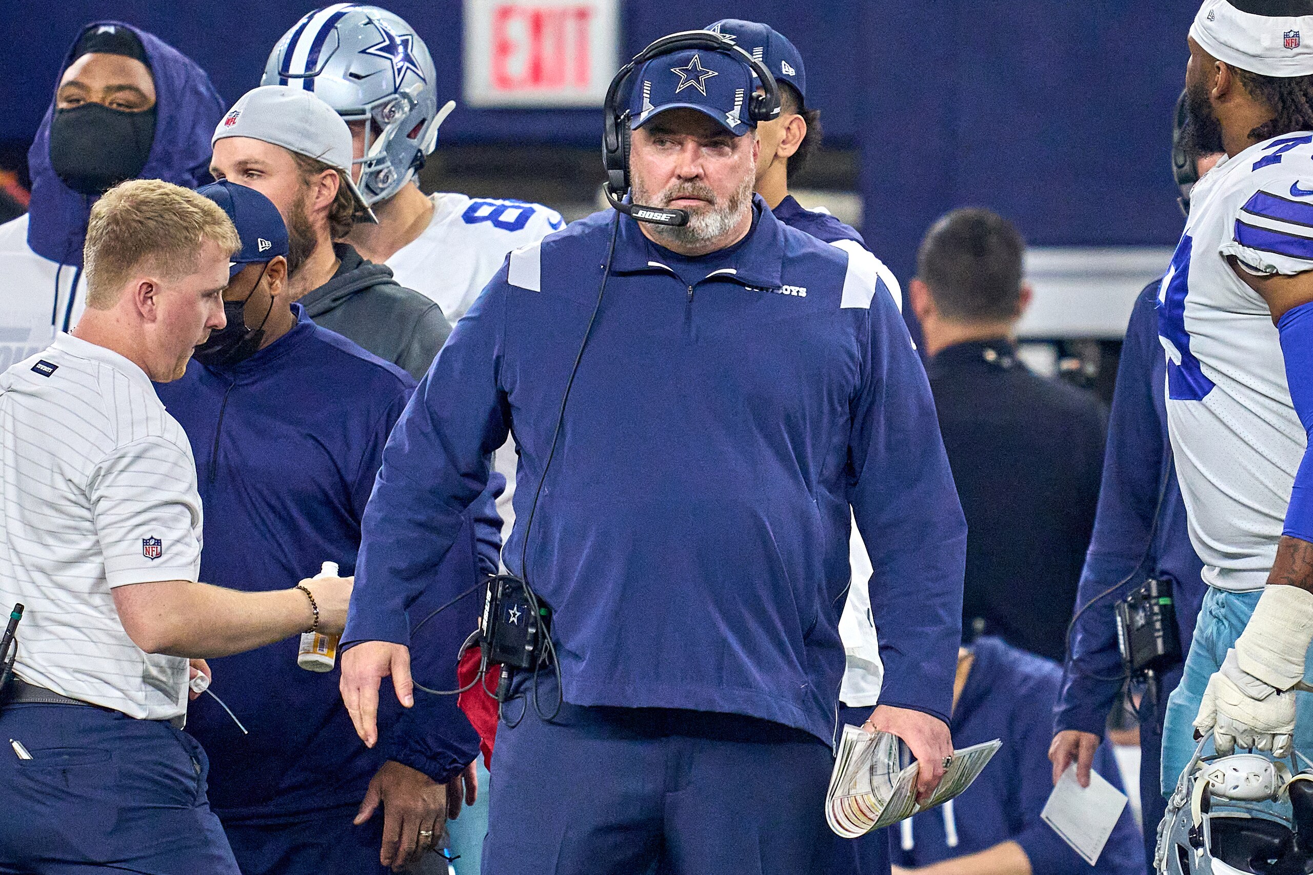 ARLINGTON, TX - JANUARY 16: Dallas Cowboys head coach Mike McCarthy looks on during the NFC Wild Card game between the San Francisco 49ers and the Dallas Cowboys on January 16, 2022 at AT&T Stadium in Arlington, TX. (Photo by Robin Alam/Icon Sportswire via Getty Images)