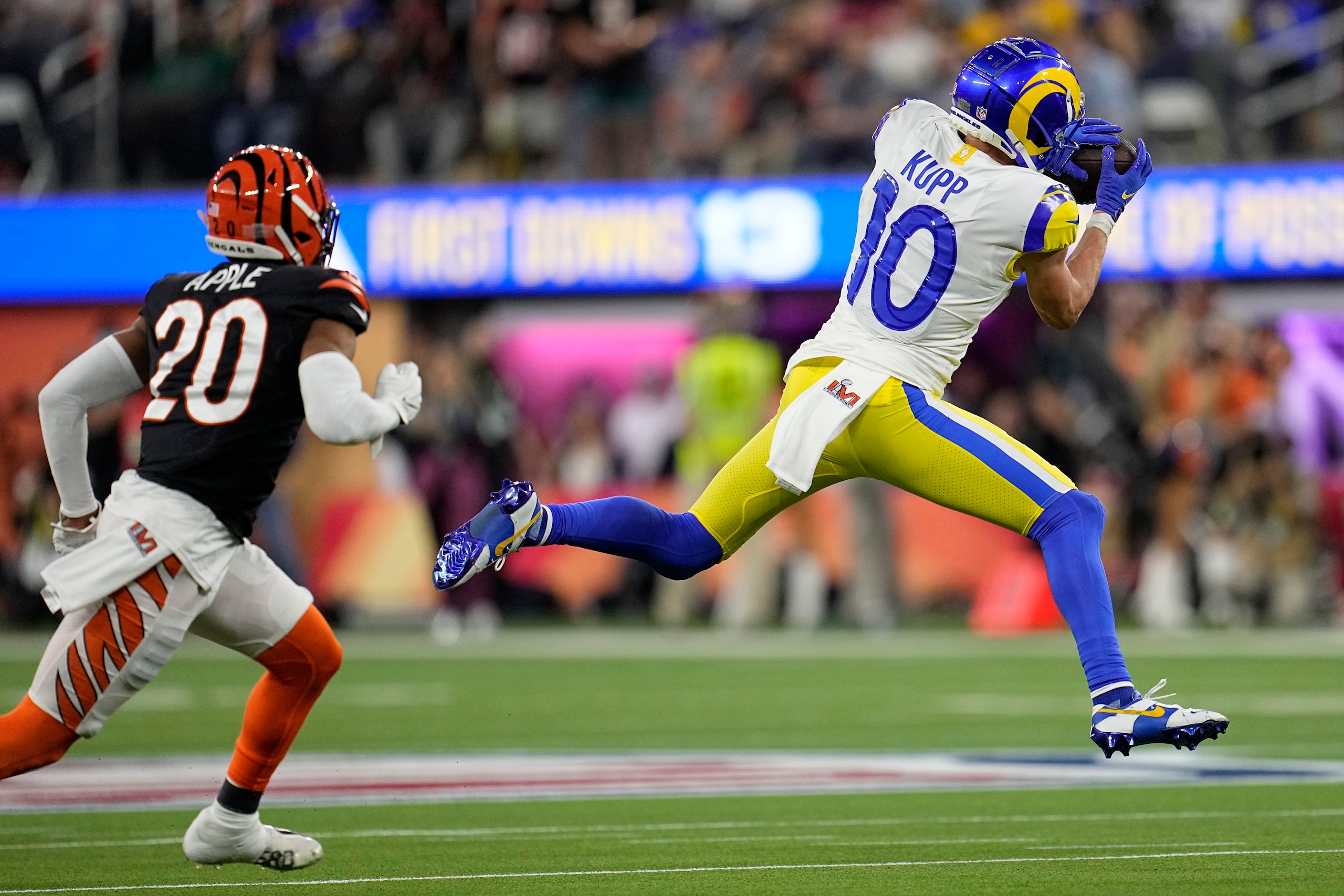 Los Angeles Rams wide receiver Cooper Kupp (10) makes catch for a first down against Cincinnati Bengals cornerback Eli Apple (20) during the second half of the NFL Super Bowl 56 football game Sunday, Feb. 13, 2022, in Inglewood, Calif. (AP Photo/Marcio Jose Sanchez)