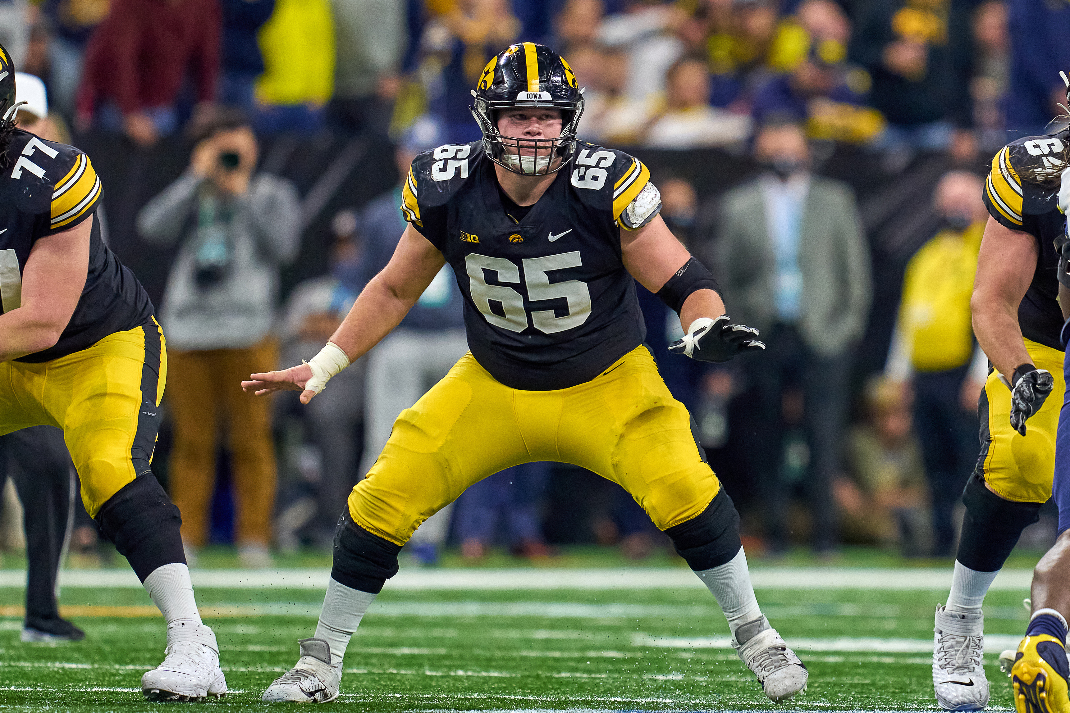 Iowa football's Tyler Linderbaum picked by Baltimore Ravens in NFL