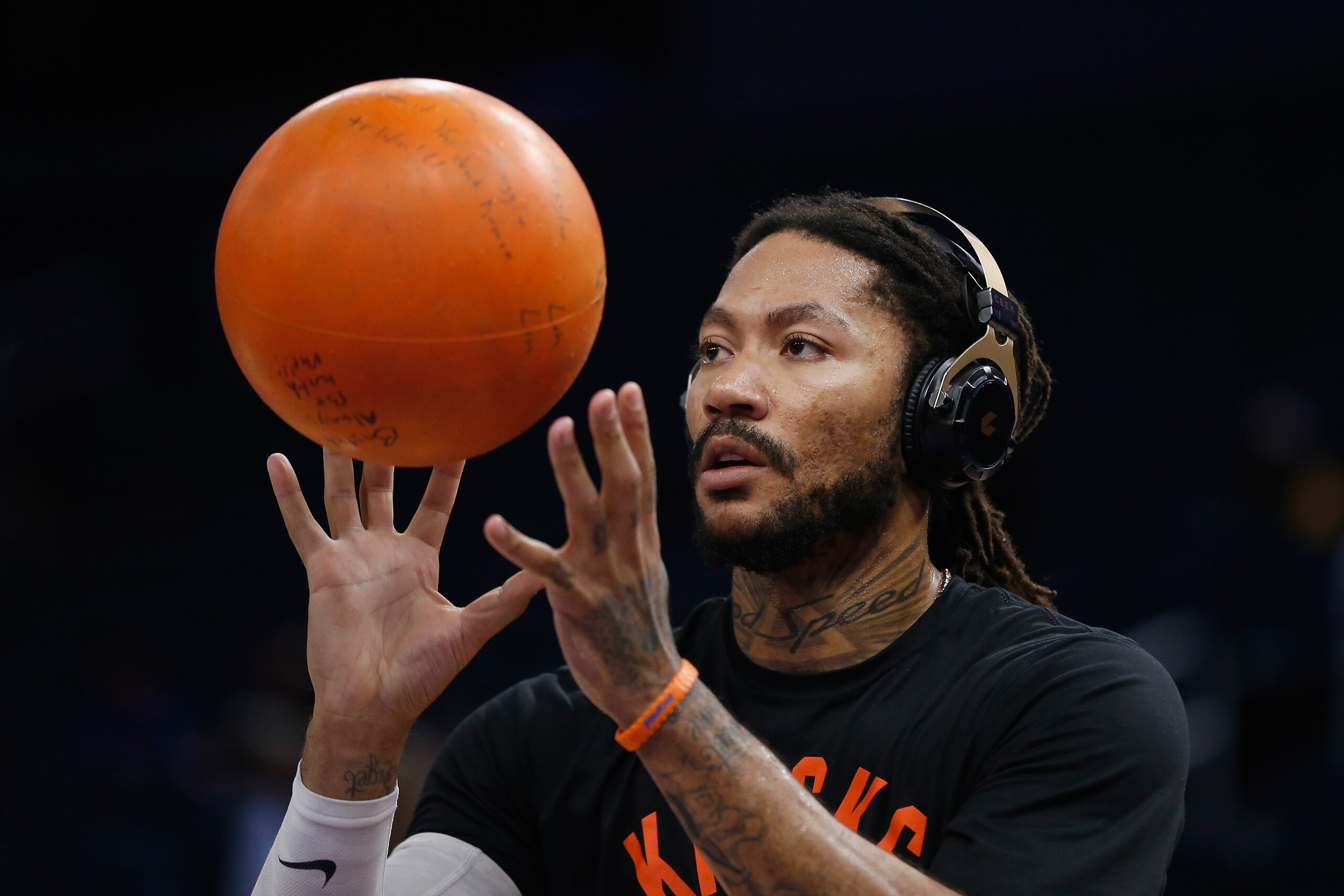 SAN FRANCISCO, CALIFORNIA - FEBRUARY 10: Derrick Rose #4 of the New York Knicks warms up before the game against the Golden State Warriors at Chase Center on February 10, 2022 in San Francisco, California. NOTE TO USER: User expressly acknowledges and agrees that, by downloading and/or using this photograph, User is consenting to the terms and conditions of the Getty Images License Agreement. (Photo by Lachlan Cunningham/Getty Images)