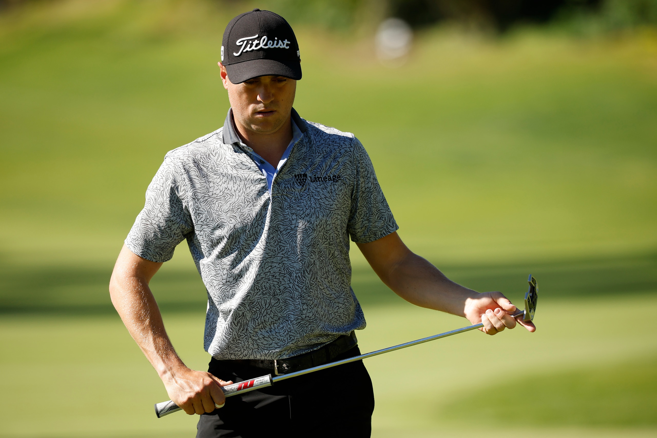 PACIFIC PALISADES, CALIFORNIA - FEBRUARY 17: Justin Thomas of the United States reacts on the 18th green during the first round of The Genesis Invitational at Riviera Country Club on February 17, 2022 in Pacific Palisades, California. (Photo by Cliff Hawkins/Getty Images)