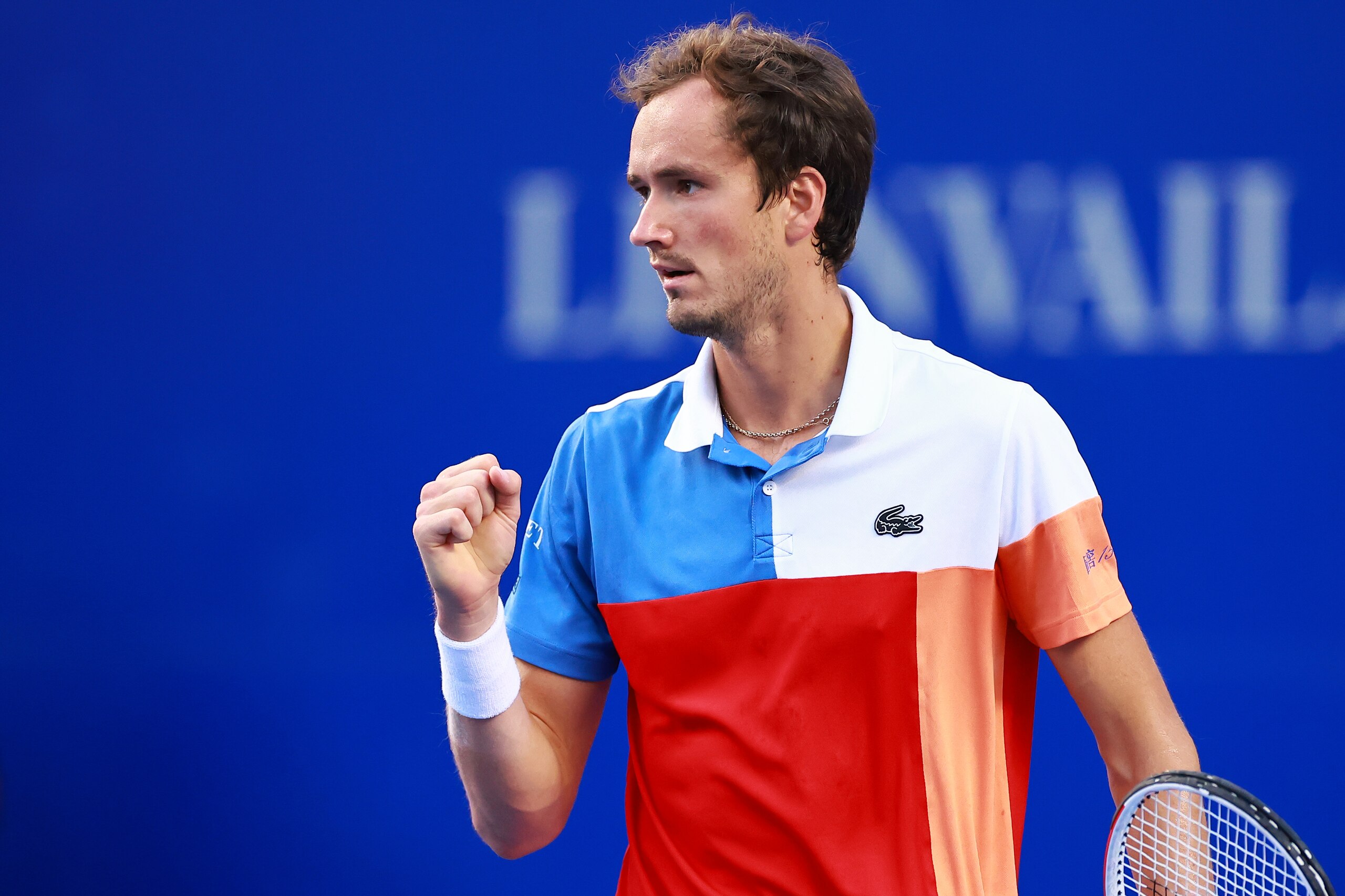 ACAPULCO, MEXICO - FEBRUARY 23: Daniil Medvedev of Russia celebrates during a match between Daniil Medvedev of Russia and Pablo Andujar of Spain as part of day 3 of the Telcel ATP Mexican Open 2022 at Arena GNP Seguros on February 23, 2022 in Acapulco, Mexico. (Photo by Hector Vivas/Getty Images)