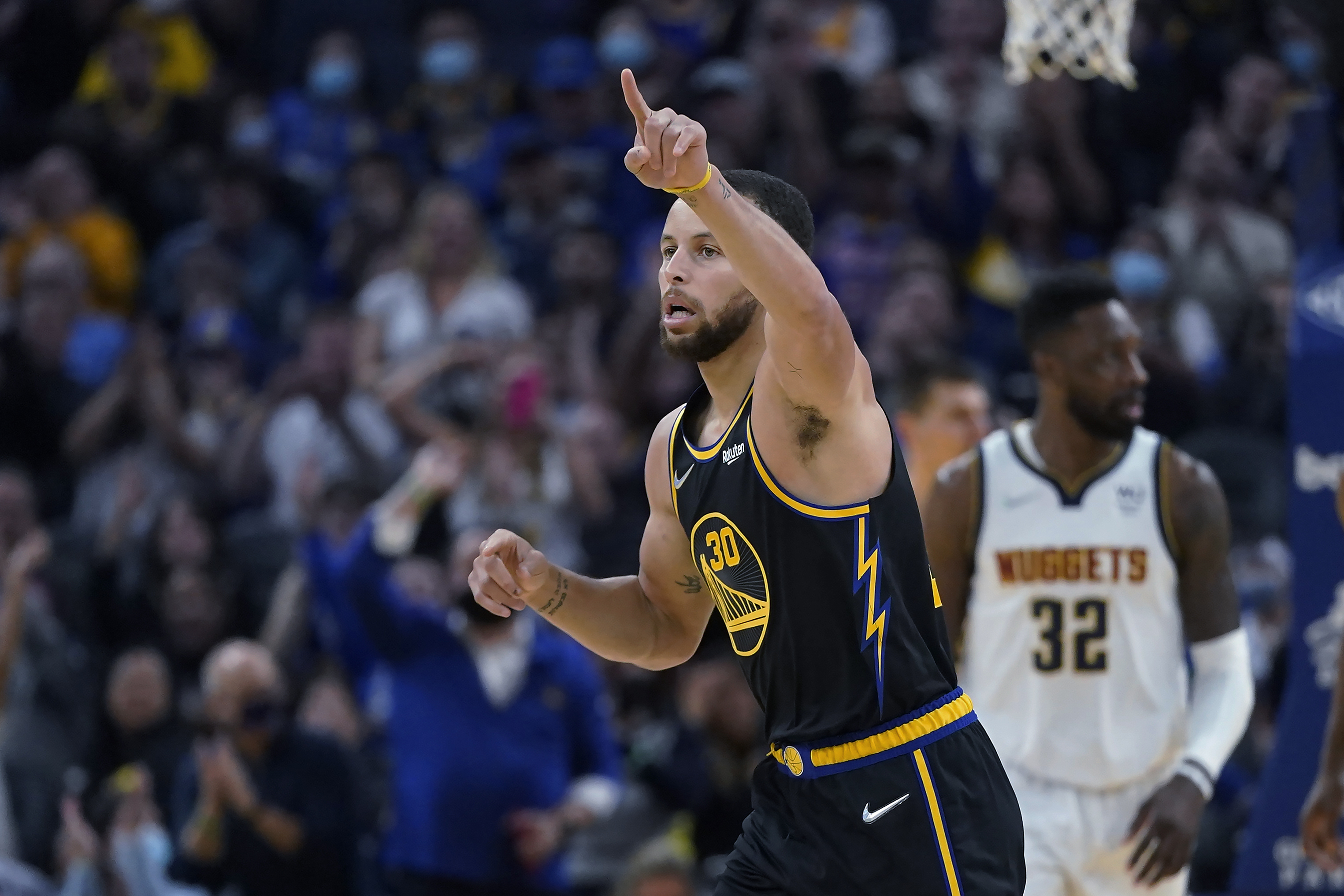 Stephen Curry, Klay Thompson help Golden State Warriors clinch playoff  berth 