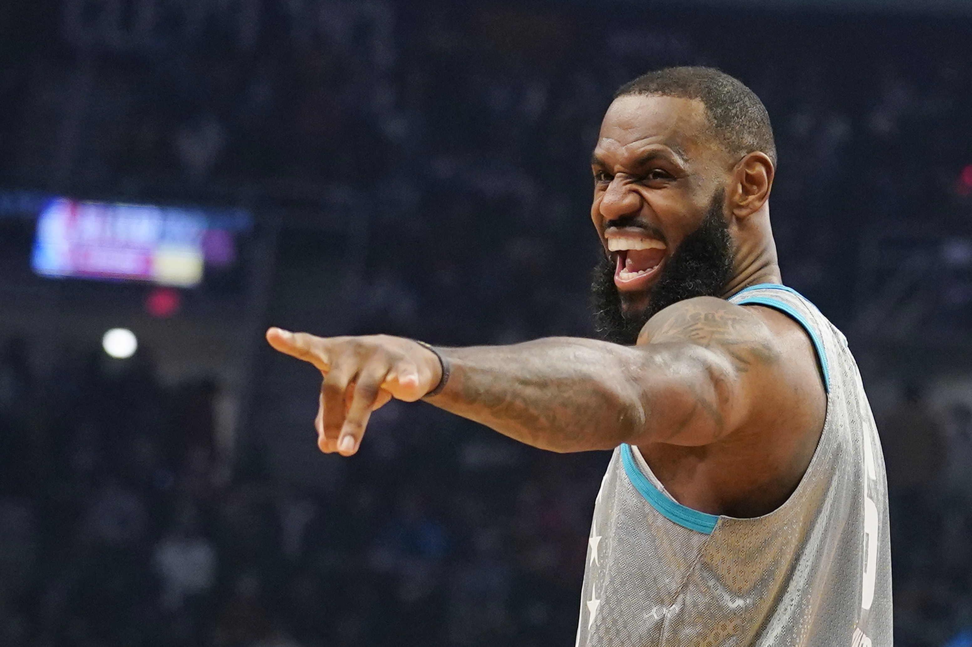 LeBron James Cavaliers Rumors are 'Just noise,' Lakers' Frank Vogel Says thumbnail