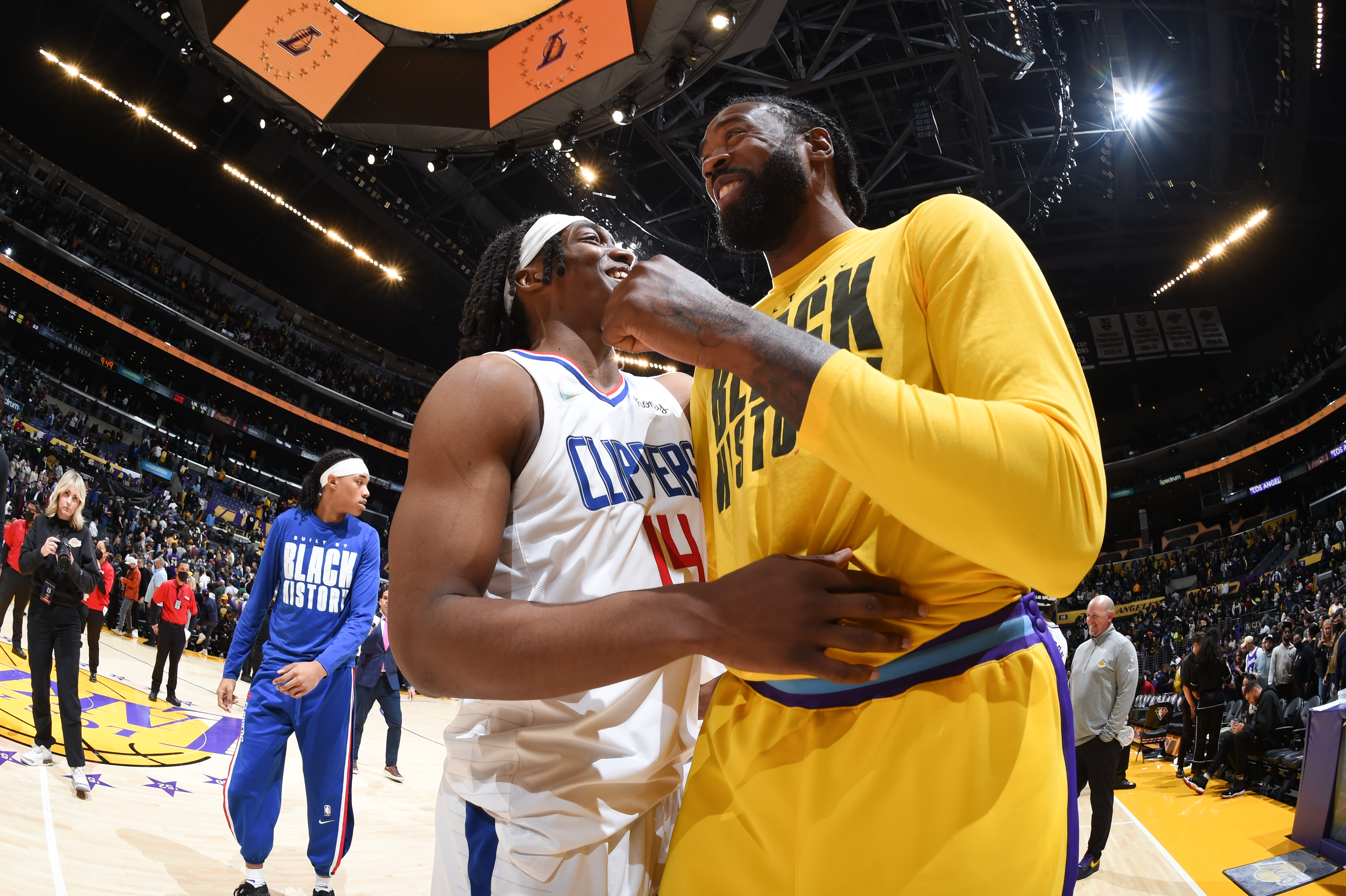 76ers Rumors: DeAndre Jordan to Be Pursued Aggressively After Center Waived by Lakers thumbnail