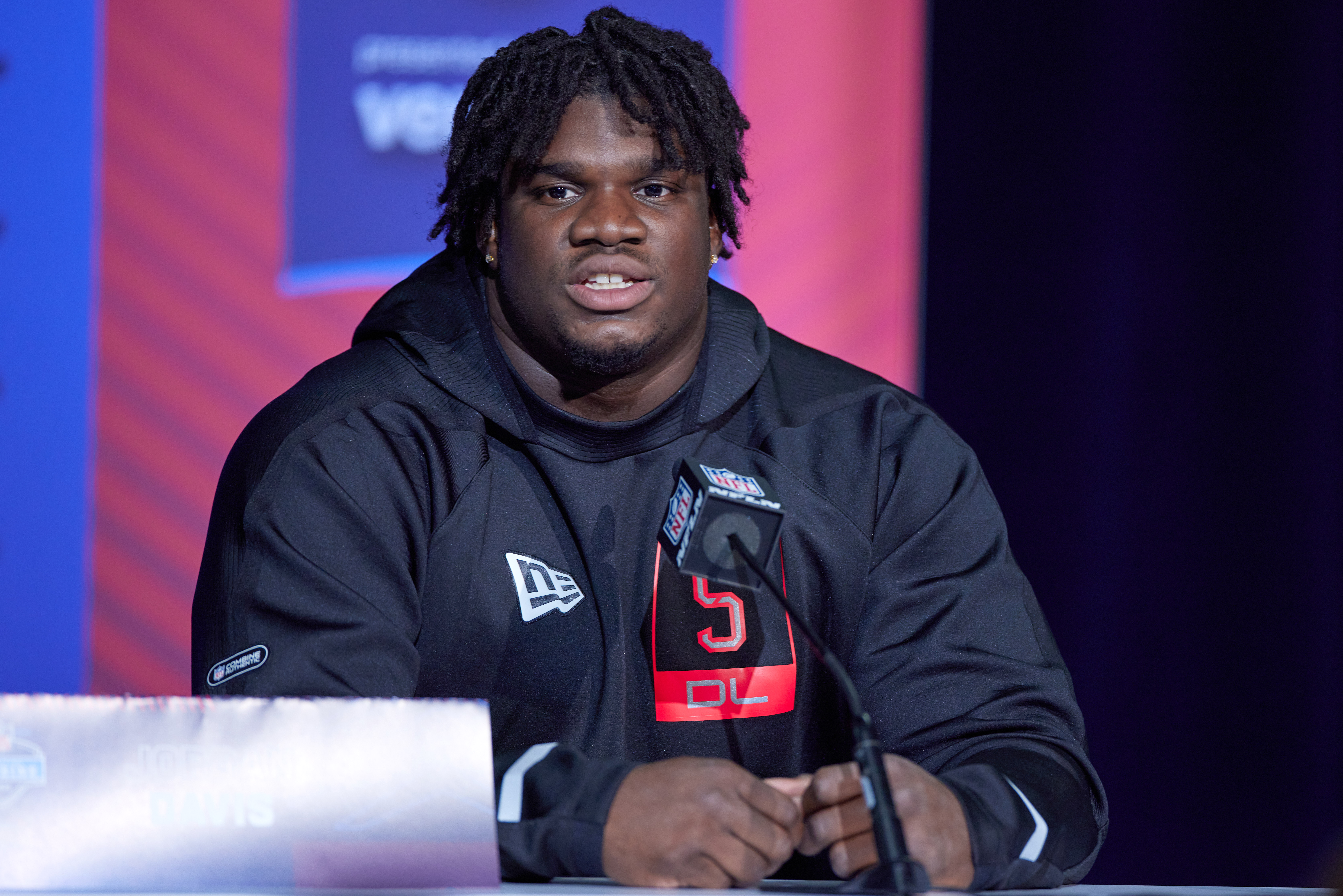 Defensive lineman Jordan Davis runs official 4.78-second 40-yard dash at  2022 combine