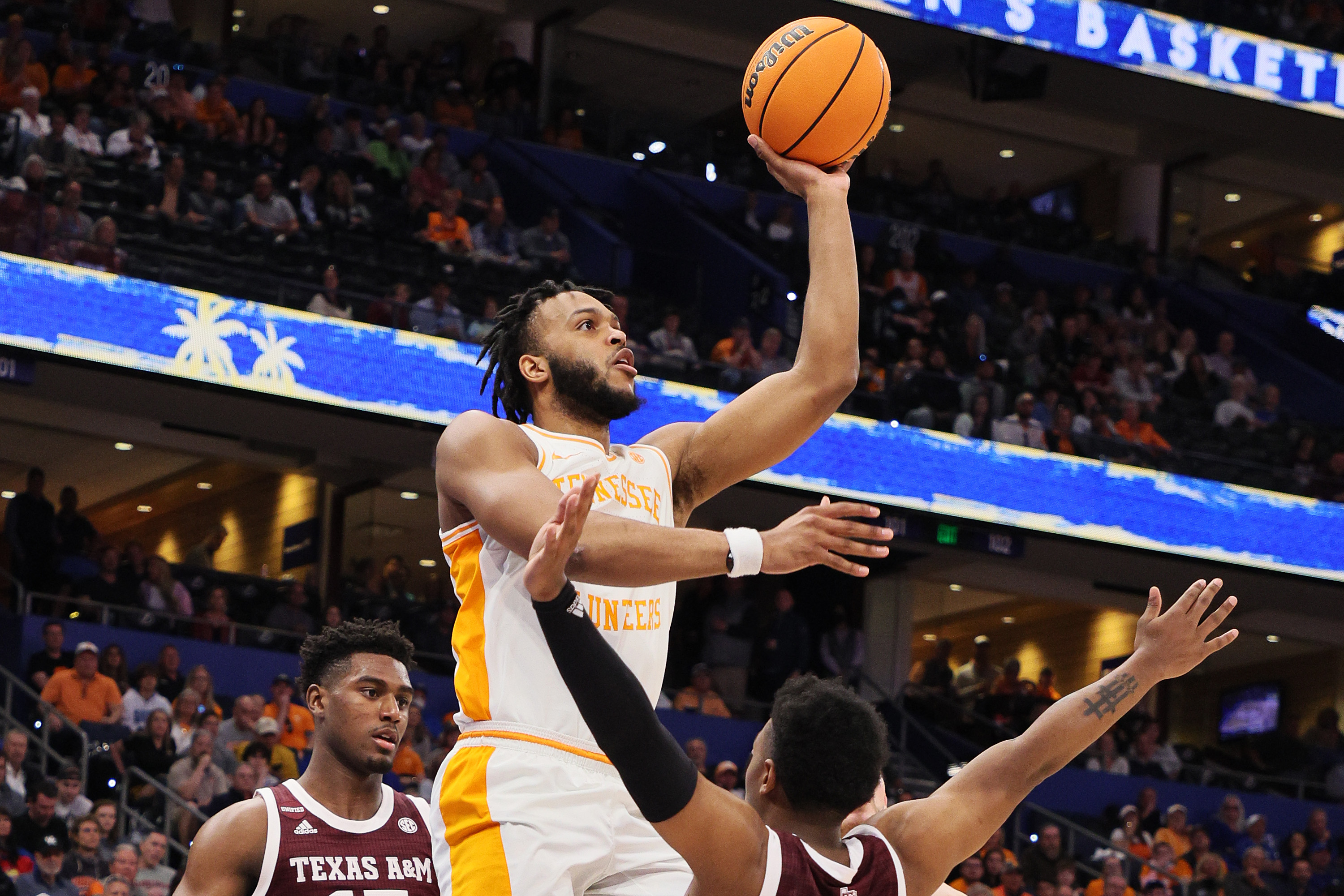 Tennessee Beats Texas A&M to Win 1st Men's SEC Tournament Championship Since 197..